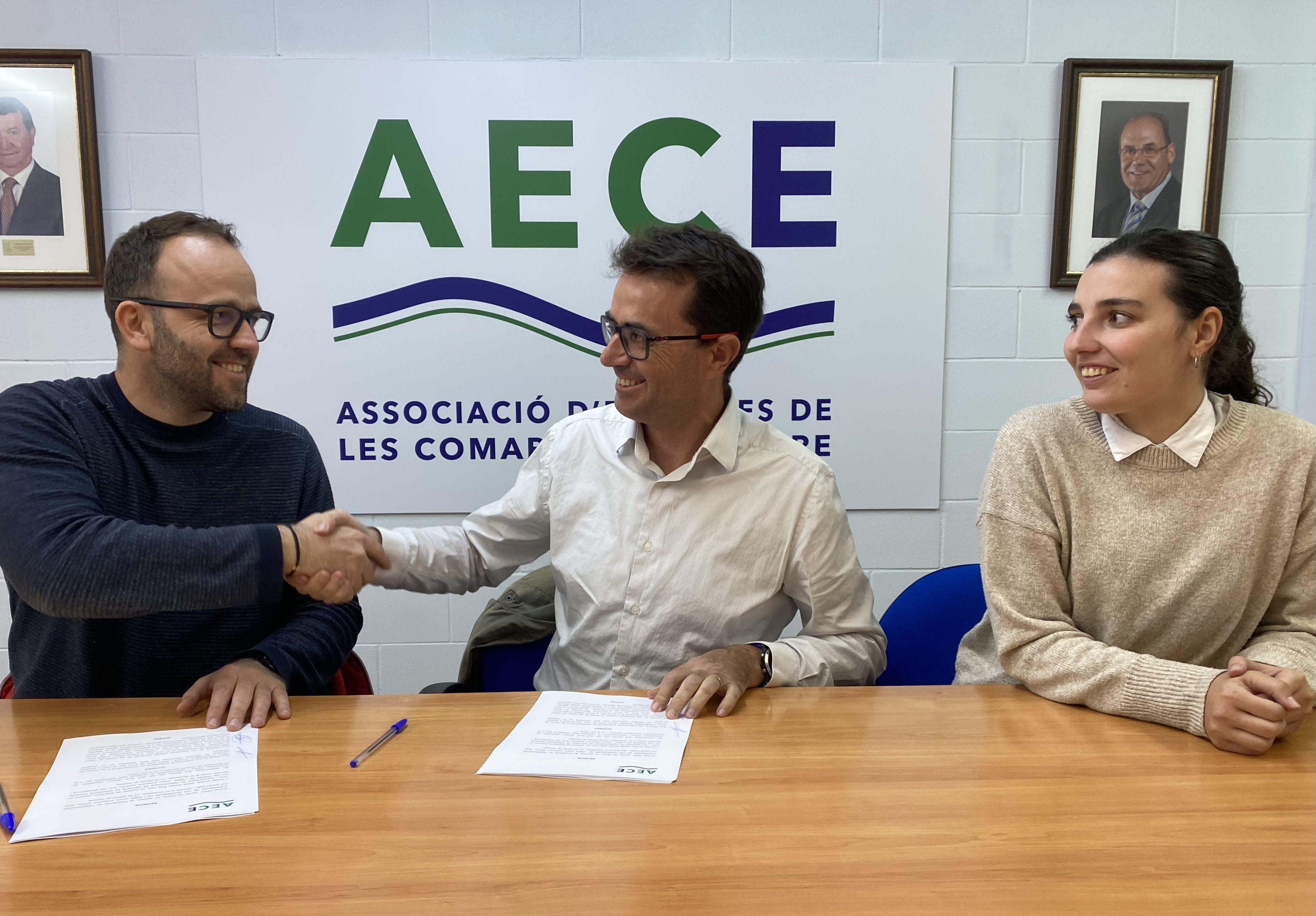 Moment de la signatura entre l'AECE i l'ACFPTE, aquest dimarts | Cedida