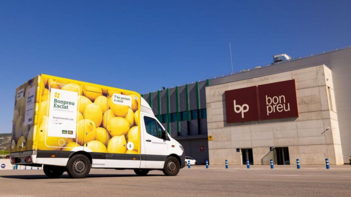 Una furgoneta de Bon Preu estacionada davant el magatzem logístic | Cedida Una furgoneta de Bon Preu estacionada davant el magatzem logístic | Cedida