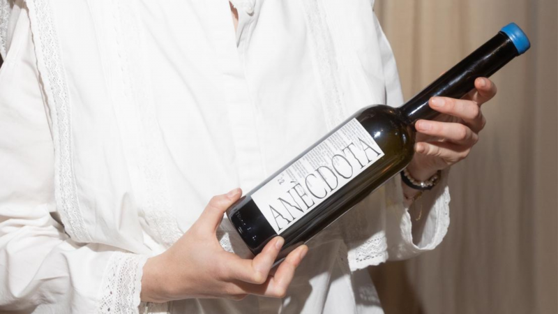 Una de las botellas de aceite de Anècdota Rural, con fecha de cosecha | Cedida Una de las botellas de aceite de Anècdota Rural, con fecha de cosecha | Cedida