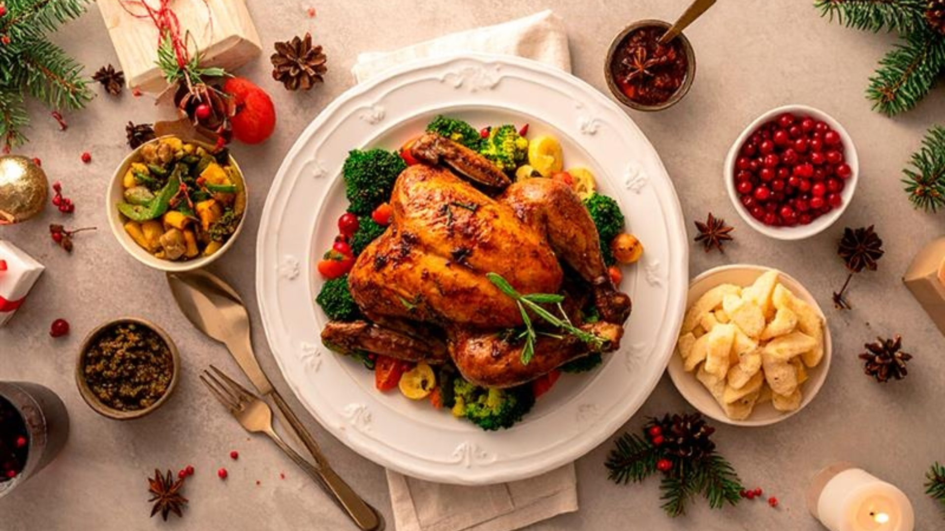 Sabors tradicionals i proximitat a taula: la cistella de Caprabo inclou des de formatges madurats fins a pollastre de pagès | Cedida