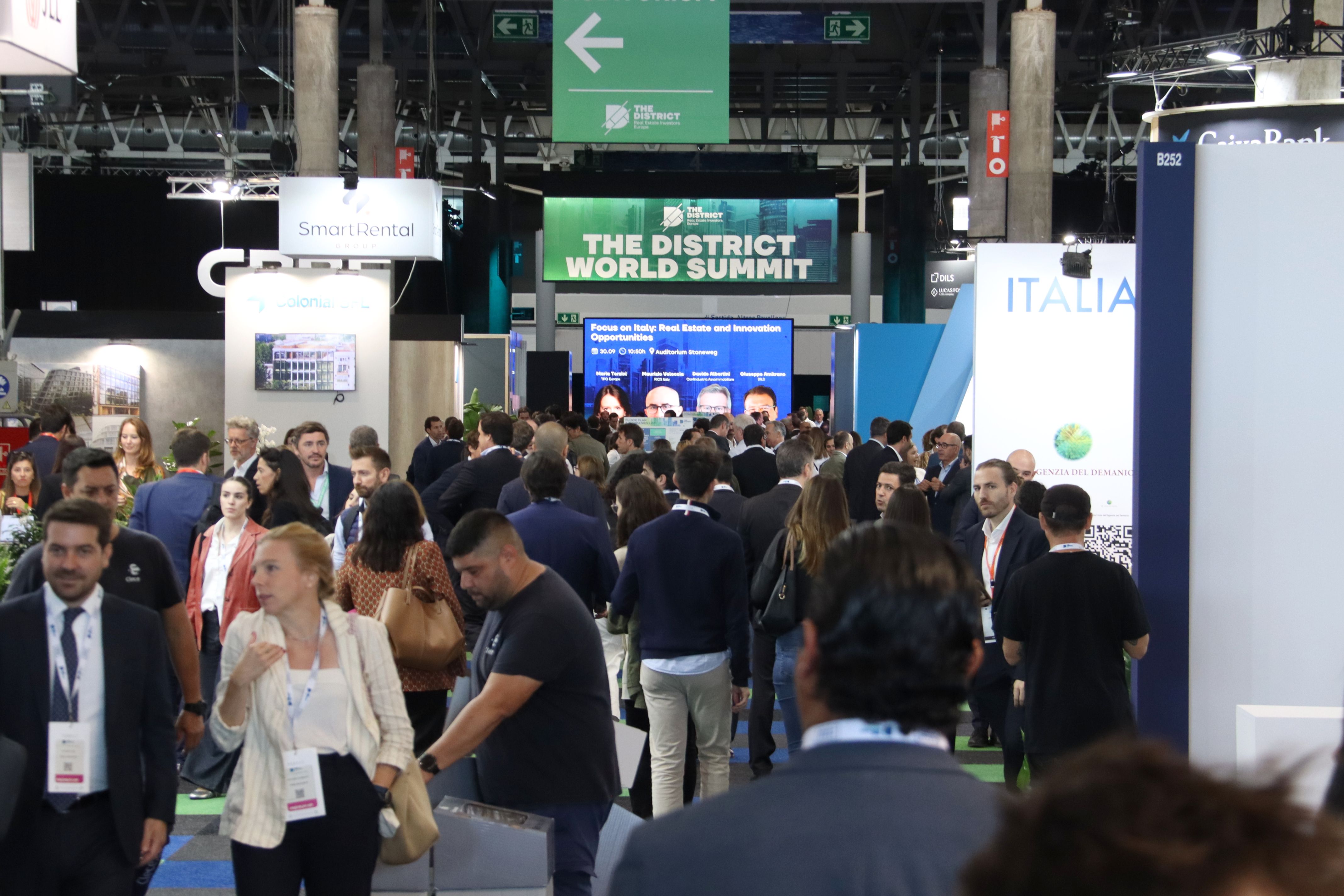 Assistents al congrés immobiliari The District en la primera jornada de l'esdeveniment a l'edició de 2025 | Aina Martí (ACN)