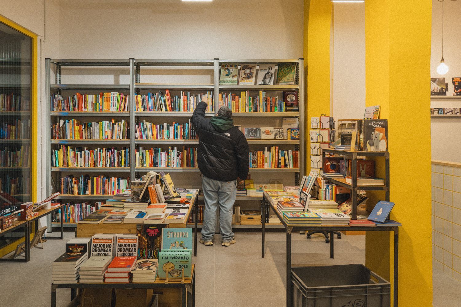 La Llama Store, primera llibreria galeria especialitzada en humor, còmics i objectes de broma