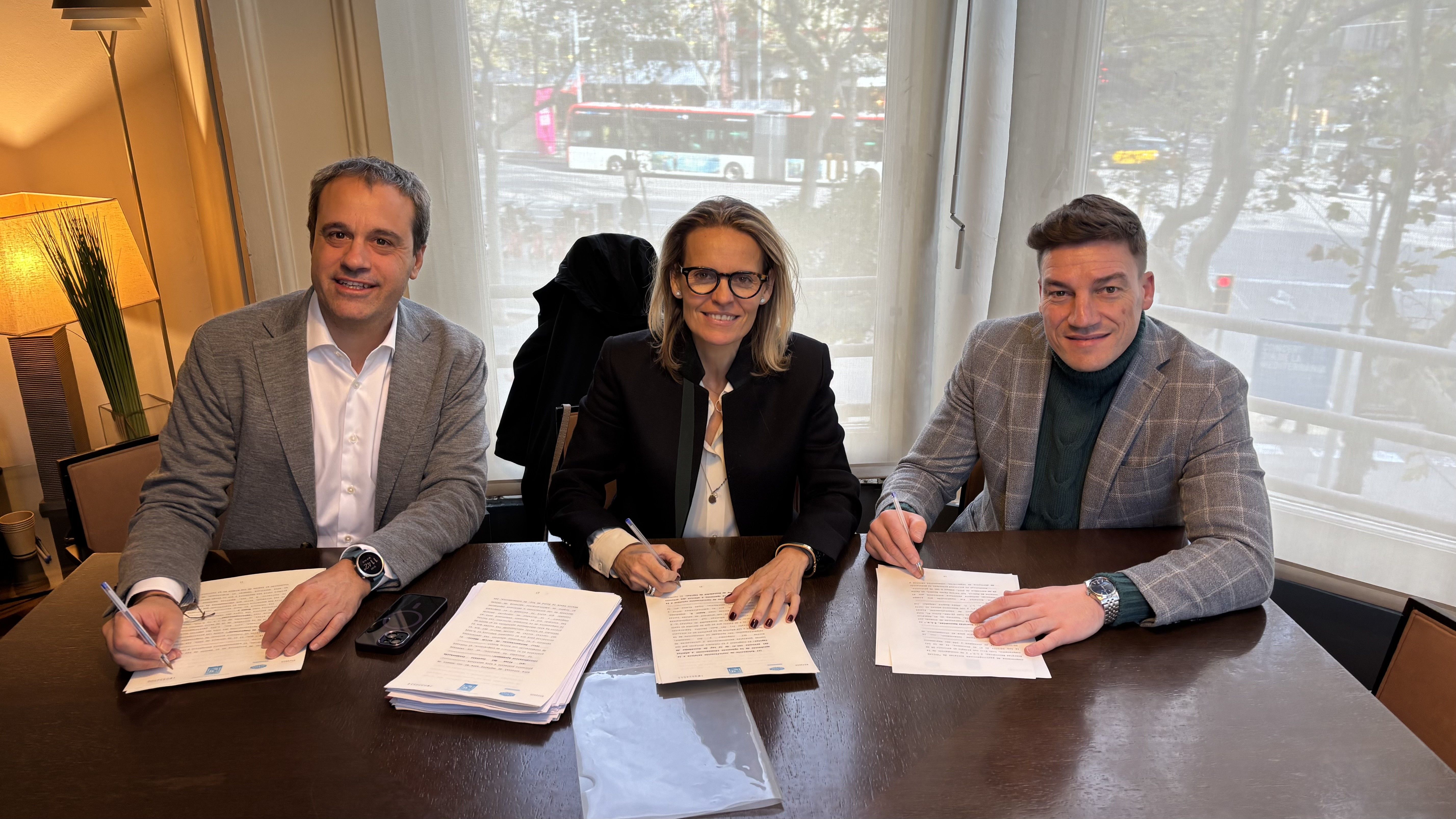 Moment de la firma entre Bureau Veritas i Sólida | Cedida