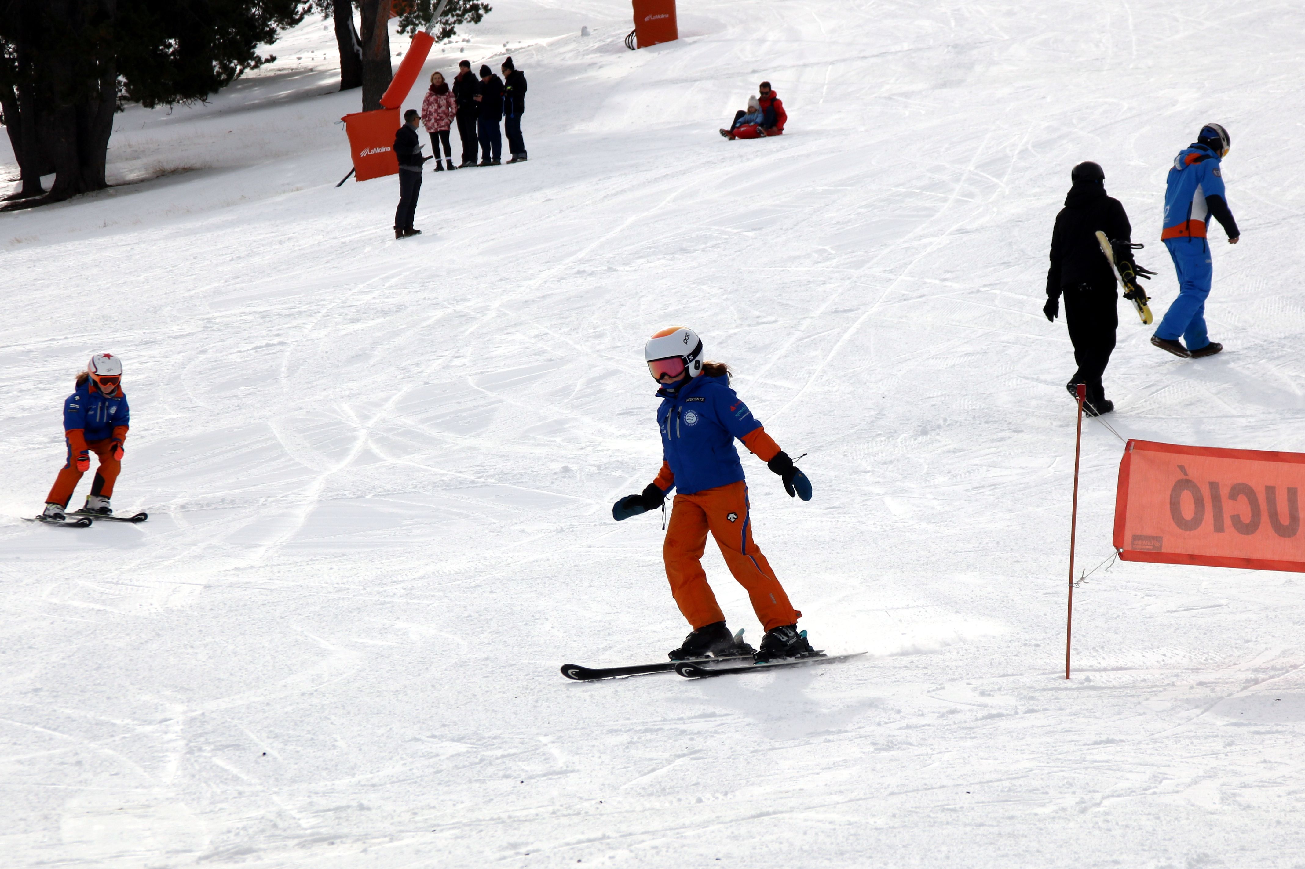 Un jove esquiant, durant el primer cap de setmana que la Molina està oberta | Berta Artigas Fontàs (ACN)