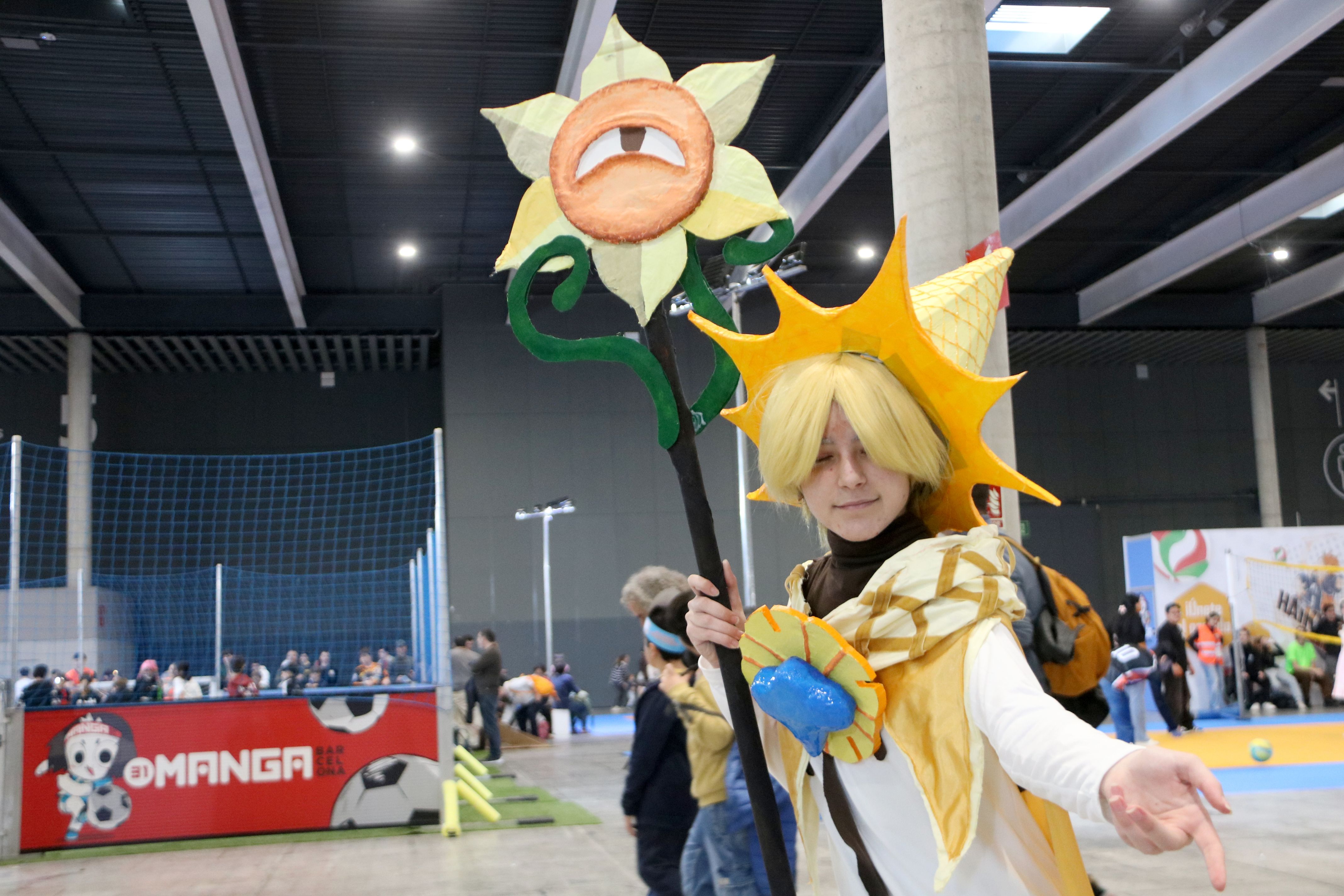 Una visitante del Manga Barcelona, vestida del personaje Pure Vanilla Cookie del videojuego 'CookieRun: Kingdom' | Sara Soteras (ACN) Una visitante del Manga Barcelona, vestida del personaje Pure Vanilla Cookie del videojuego 'CookieRun: Kingdom' | Sara Soteras (ACN)