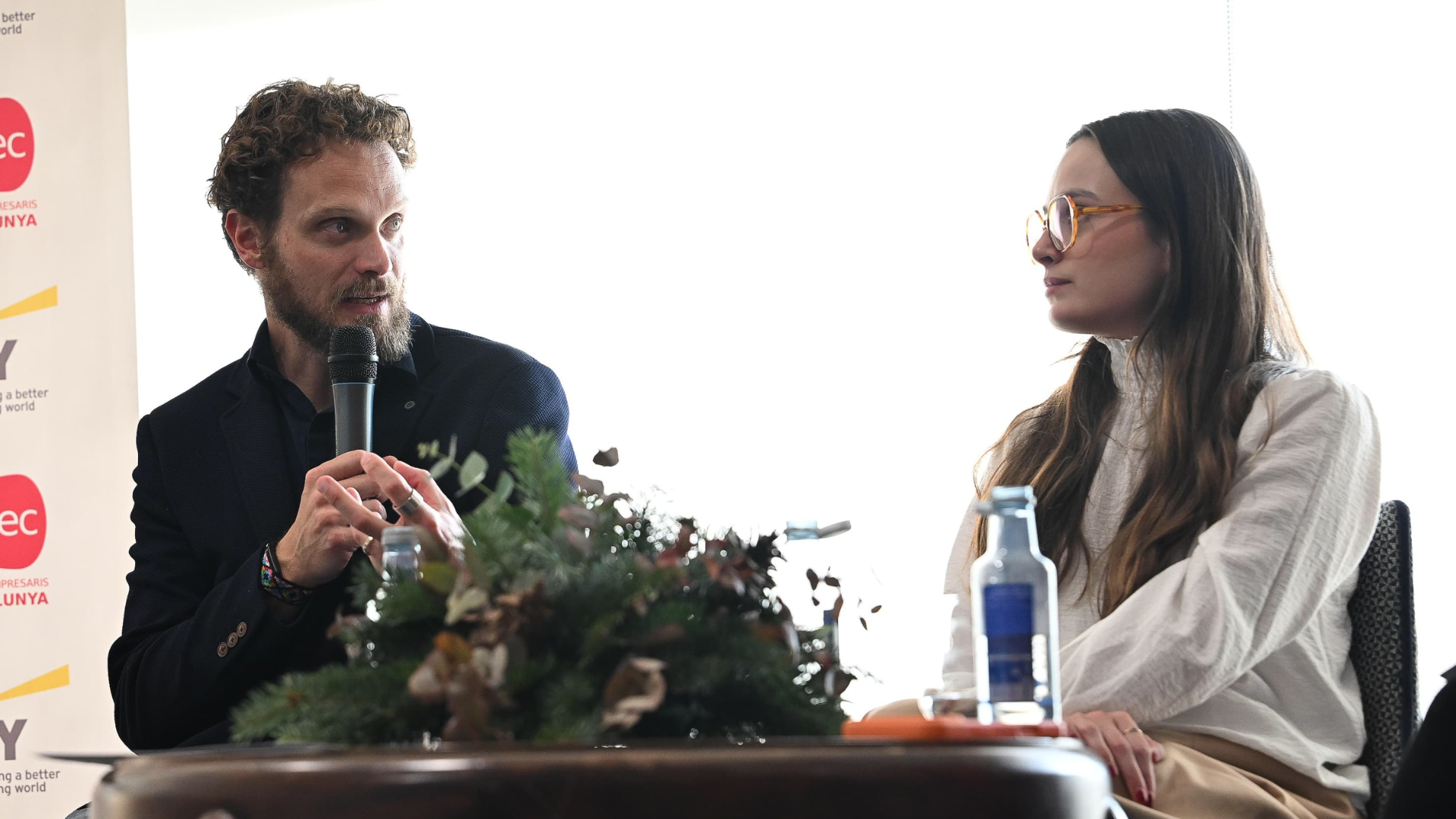 David Jordan, fundador de Wizard Partners, y Berta Quirante, cofundadora de UGC Slalom, durante el "Dinar Emprenedor" de Aijec | Cedida