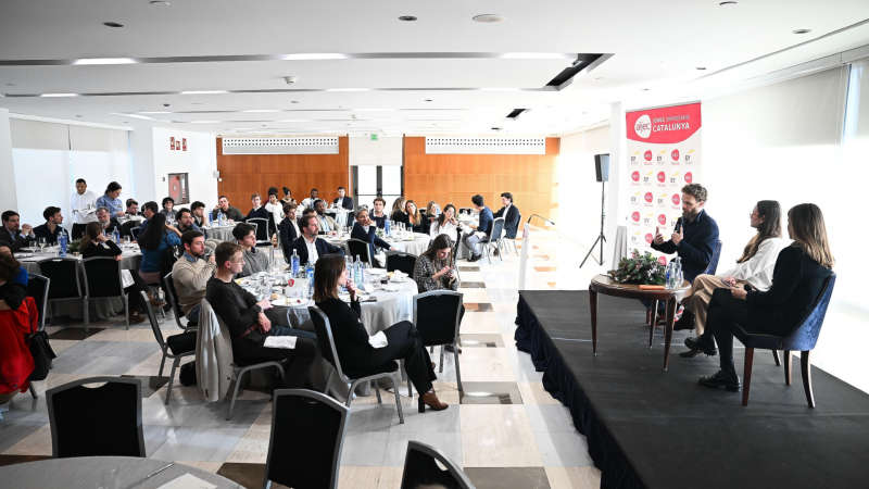 Plano general del primer 'Dinar Emprenedor' de l’Aijec, celebrado en el Moll de Barcelona | Cedida