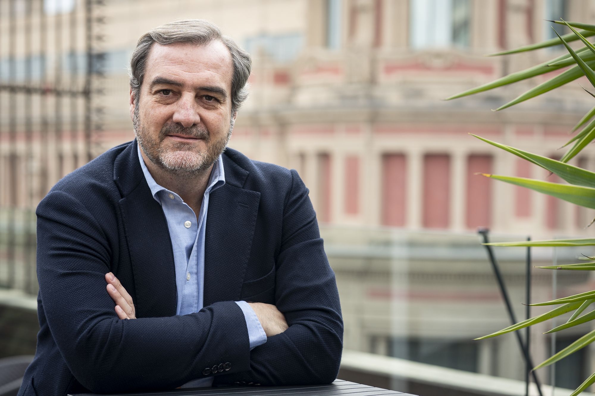 Ángel Sáenz, director general de Linkedin en España y Portugal, en una terrassa de l'avinguda del Portal de l'Àngel | Mireia Comas Ángel Sáenz, director general de Linkedin en España y Portugal, en una terrassa de l'avinguda del Portal de l'Àngel | Mireia Comas