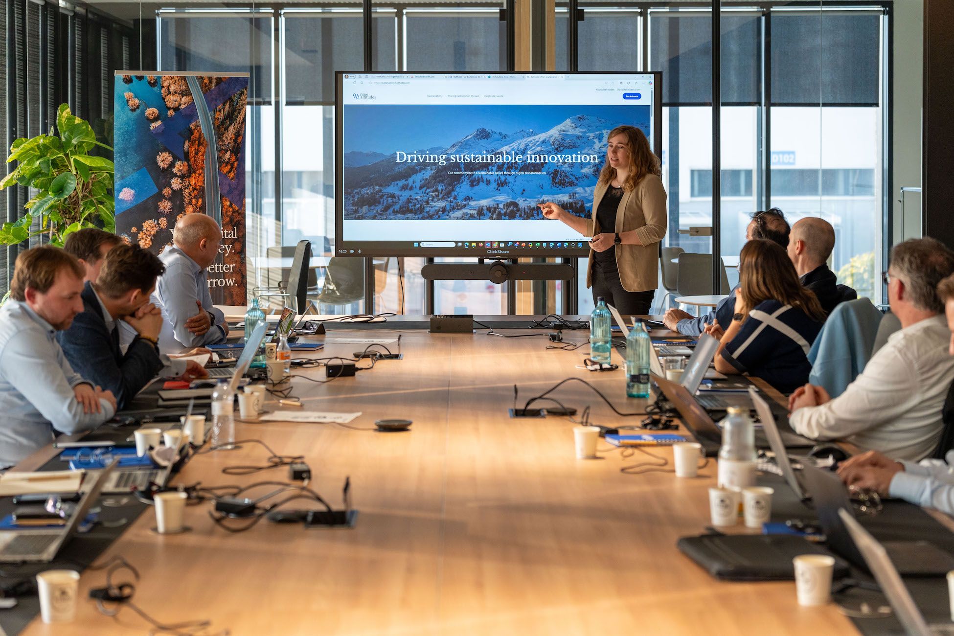 L’equip de 9altitudes, durant una reunió al DFactory | Cedida