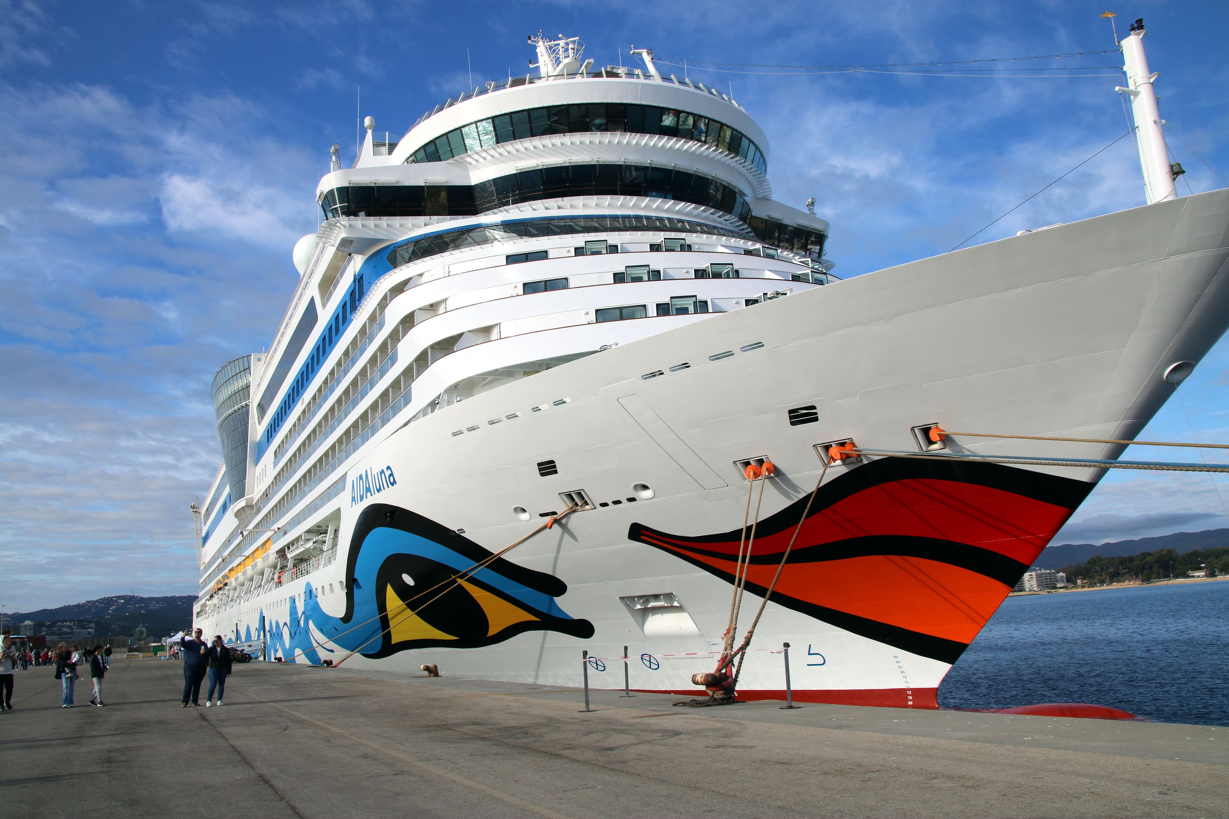 El creuer AIDAluna al port de Palamós | Berta Artigas (ACN)