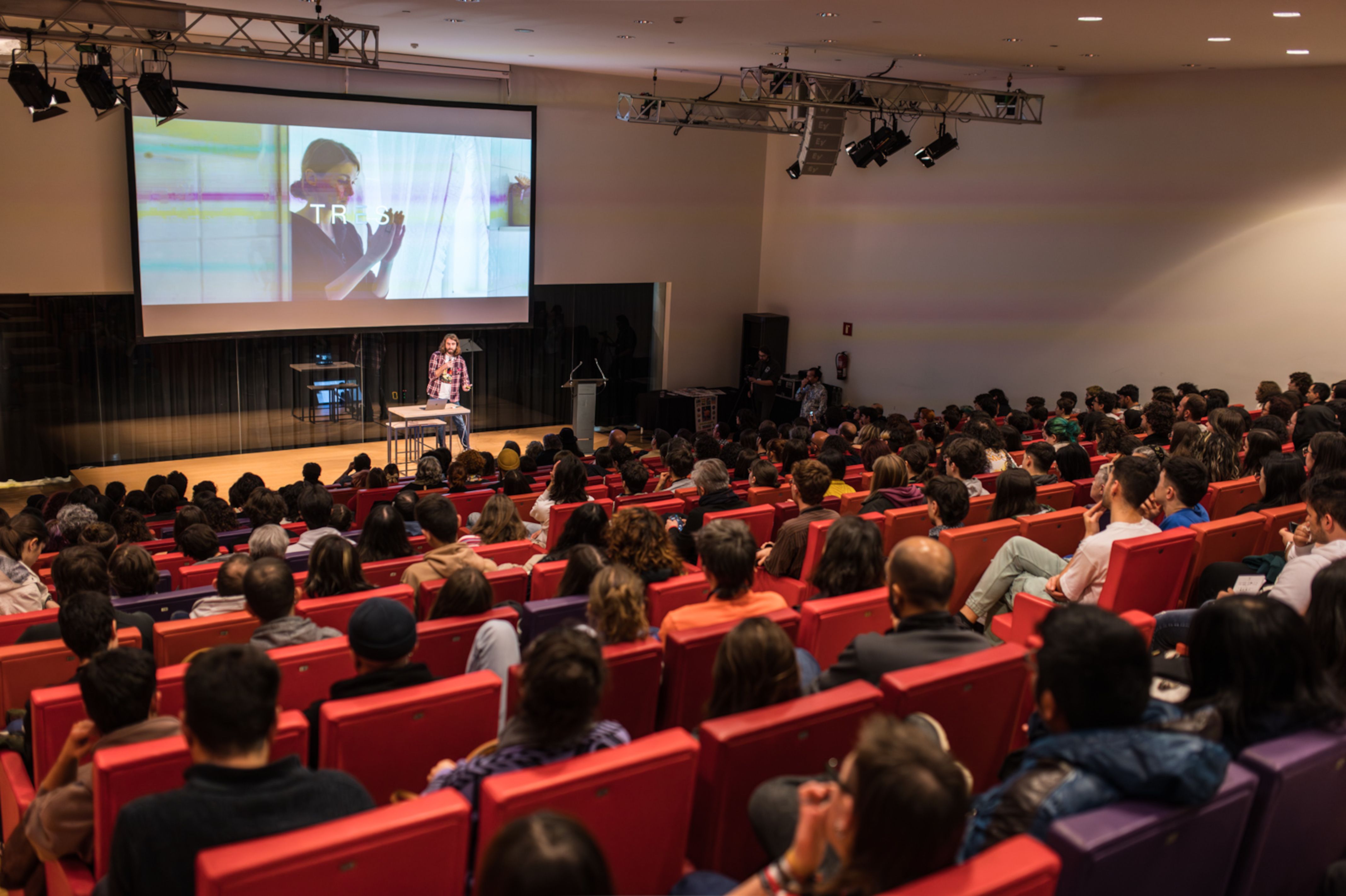 Una sessió de l'Incubator de l'Animac 2025 a la Llotja de Lleida | ACN