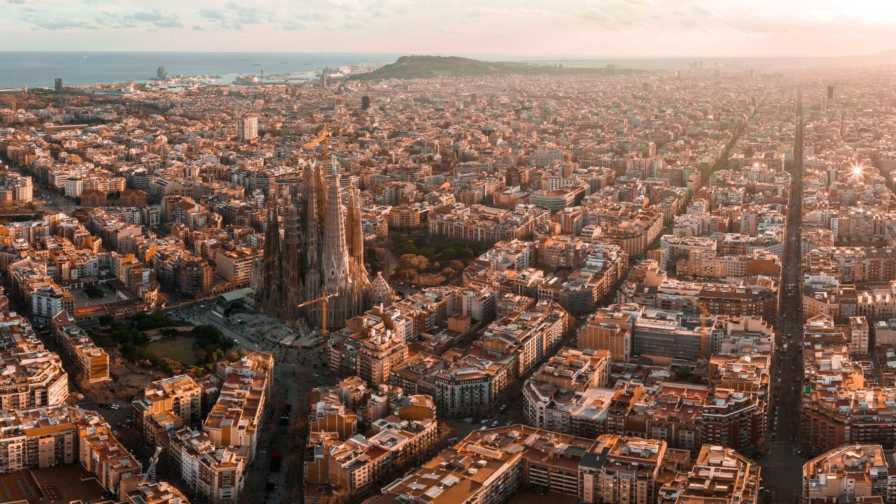 Barcelona es el catorceavo destino mundial más buscado por los turistas españoles y el cuarto dentro del Estado, por detrás de Madrid, Tenerife y Gran Canaria | AlexKane (iStock)
