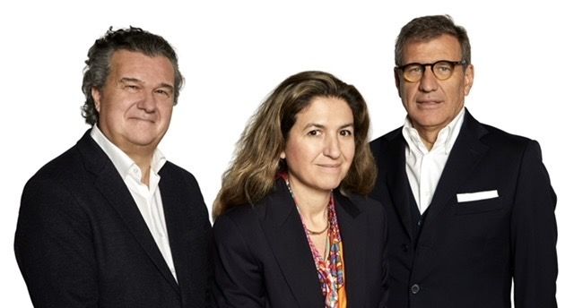 D’esquerra a dreta: Eduardo Menal, director general de Newlink en Barcelona, Cristina Salvador, presidenta de Both, the Culture Division of Newlink, i Gustavo Martínez, president i CEO de Newlink | Cedida