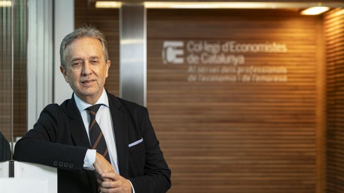 El degà del Col·legi d'Economistes de Catalunya, Carlos Puig de Travy | Marc Llibre Roig El degà del Col·legi d'Economistes de Catalunya, Carlos Puig de Travy | Marc Llibre Roig