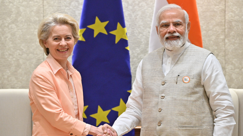 La presidenta de la Comissió Europea, Ursula Von der Leyen, i el primer ministre de l'Índia, Narenda Modi, en una trobada a Nova Delhi | Comissió Europea La presidenta de la Comissió Europea, Ursula Von der Leyen, i el primer ministre de l'Índia, Narenda Modi, en una trobada a Nova Delhi | Comissió Europea