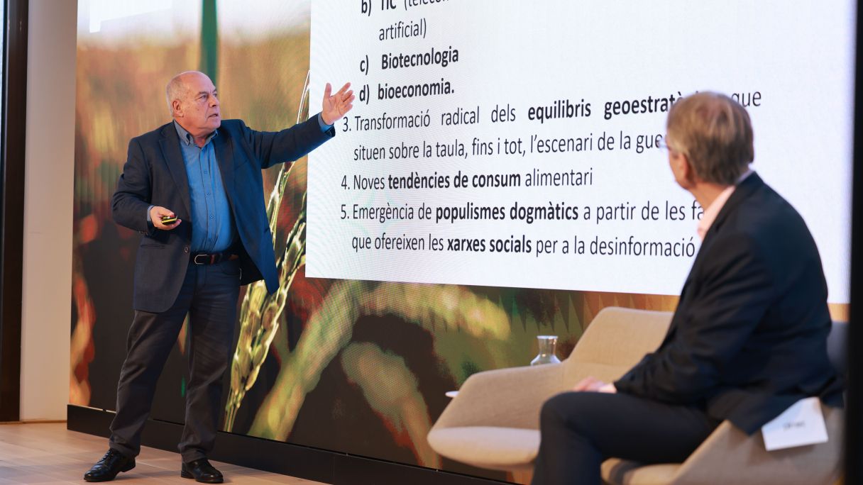 Francesc Reguant i Oriol Amat, durant l'exposició del seu informe | Cedida per Pimec Francesc Reguant i Oriol Amat, durant l'exposició del seu informe | Cedida per Pimec