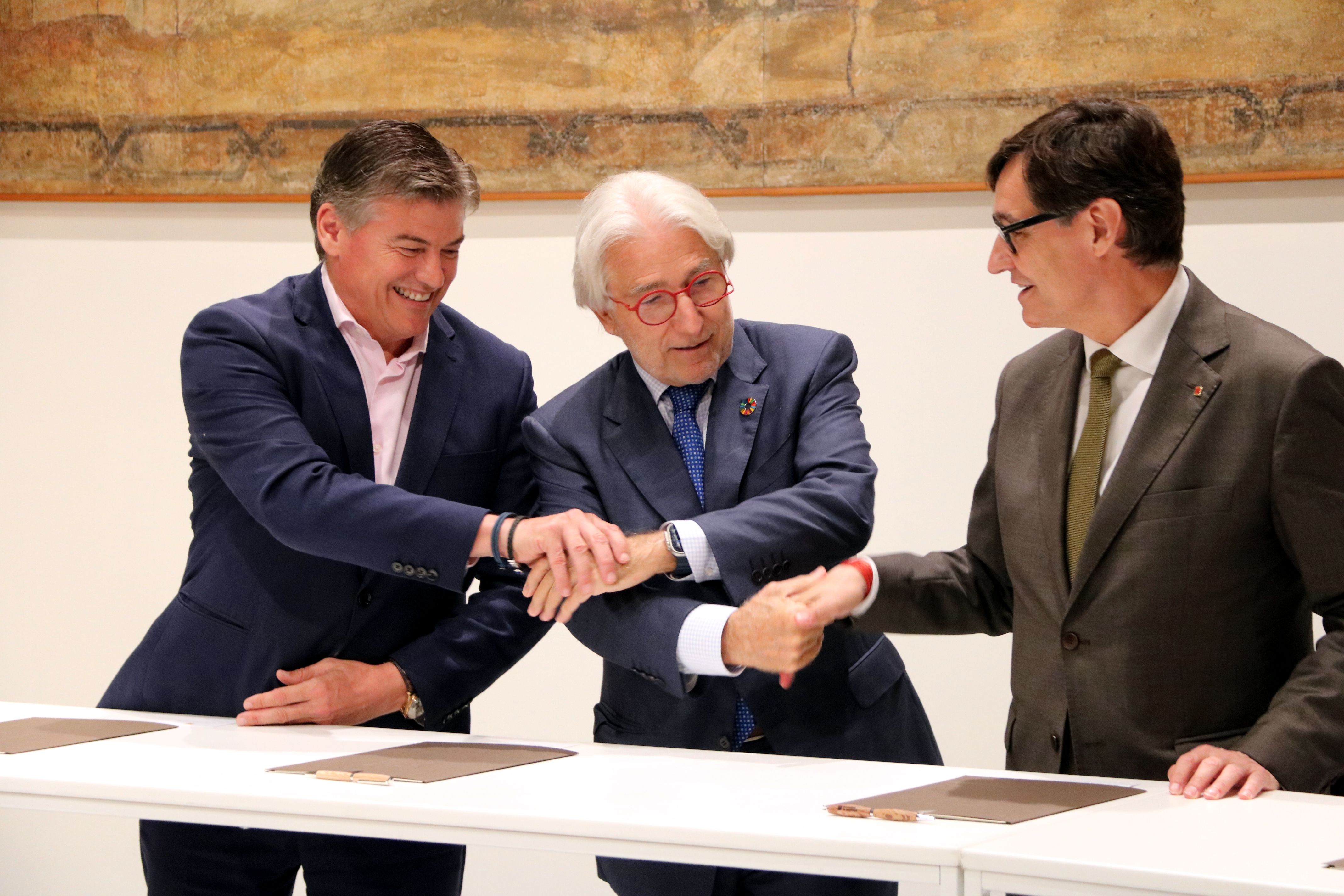 Antoni Cañete, Josep Sánchez Llibre i Salvador Illa, en la signatura per als suplements de crèdit 2025 | Jordi Bataller (ACN)