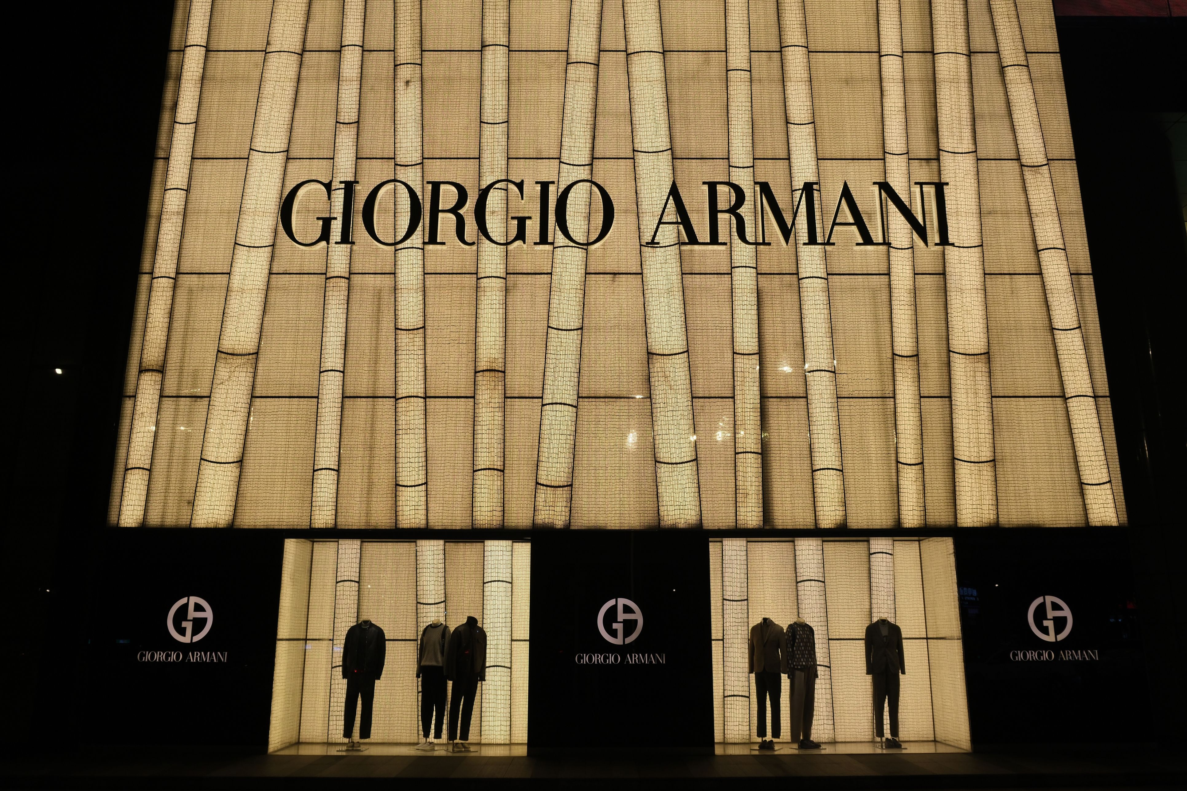 Façana de la gran botiga de roba Giorgio Armani | iStock