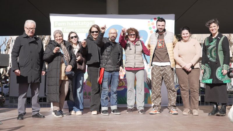 Entrega de llaves a los nuevos adjudicatarios de los pisos de alquiler de protección oficial | Cedida por la COV