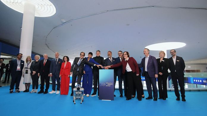 Foto del acto de inauguración oficial del ISE | @empresacat (X)