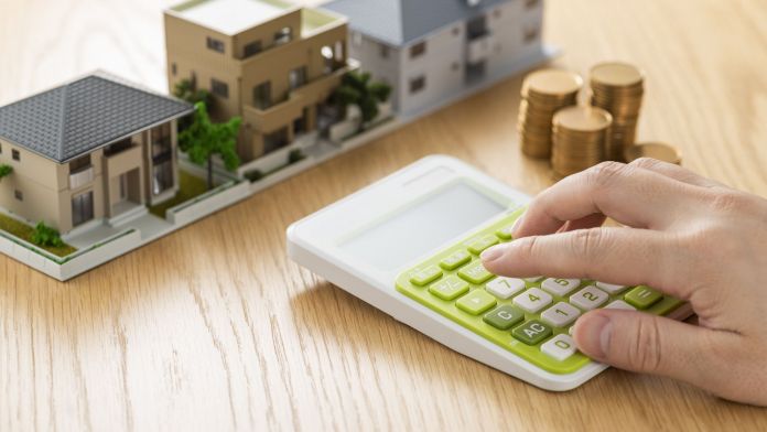 Les llars han d'afrontar un major esforç inicial d'acumulació d'estalvi per accedir a l'habitatge | iStock