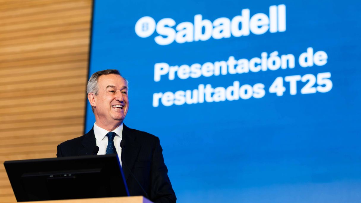 El consejero delegado del Sabadell, César González-Bueno, ha estado especialmente sonriente durante la presentación de resultados del banco | Cedida