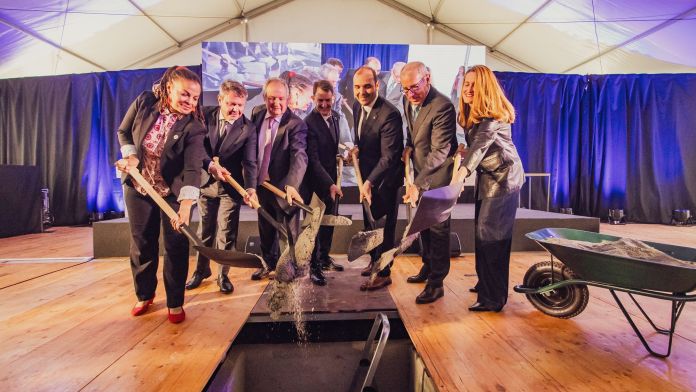 L'acte de col·locació de la primera pedra de l’ampliació de la planta de soja d’Elian Barcelona