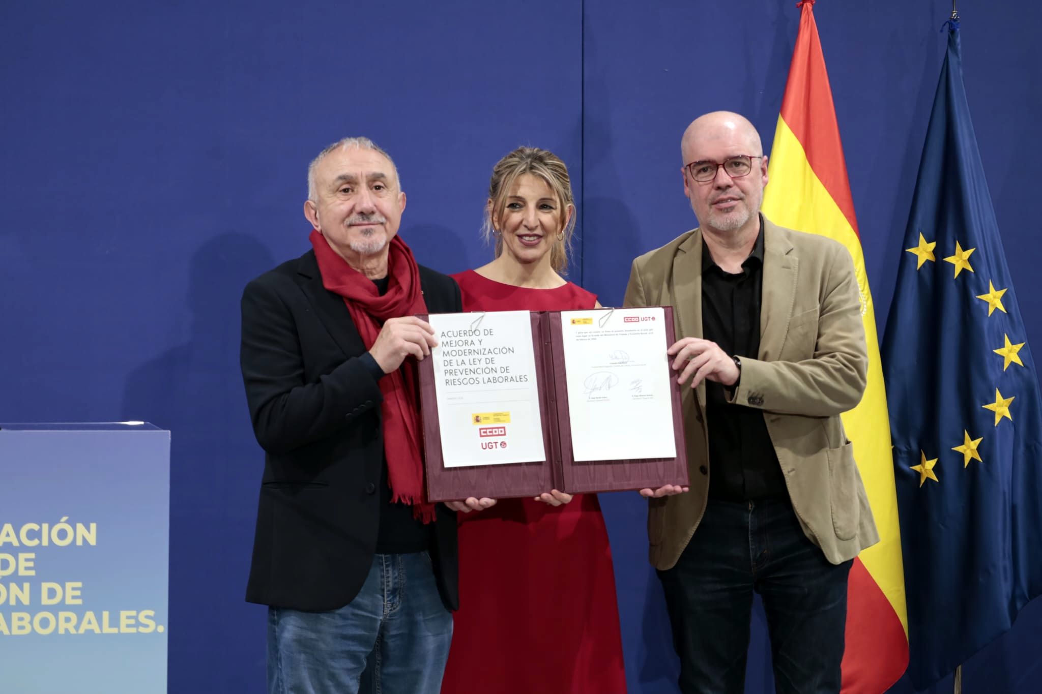 Pepe Álvarez, Yolanda Díaz i Unai Sordo en la signatura de l'acord per reformar la prevenció de riscos laborals | ACN
