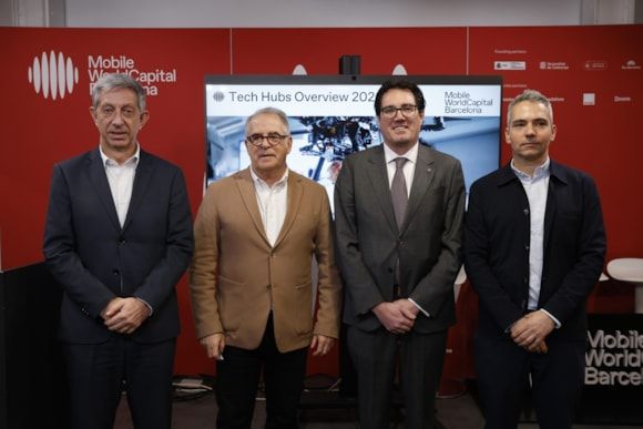 El director general de MWCapital, Francesc Fajula; el tinent d'alcaldia d'Economia de l’Ajuntament de Barcelona, Jordi Valls; el secretari d’Empresa i Competitivitat, Jaume Baró, i el director de l’àrea de Talent Digital de MWCapital, Jordi Arrufí | Cedida