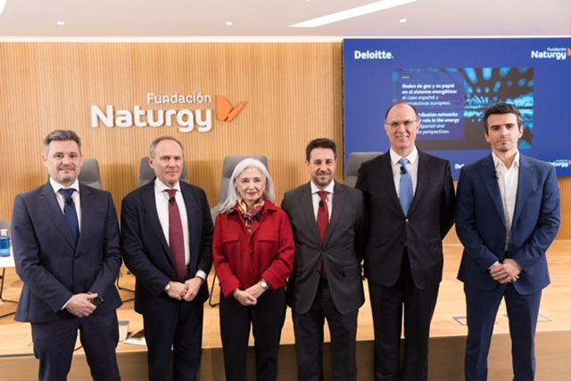 Participants en la jornada en la presentació de l'informe | Cedida