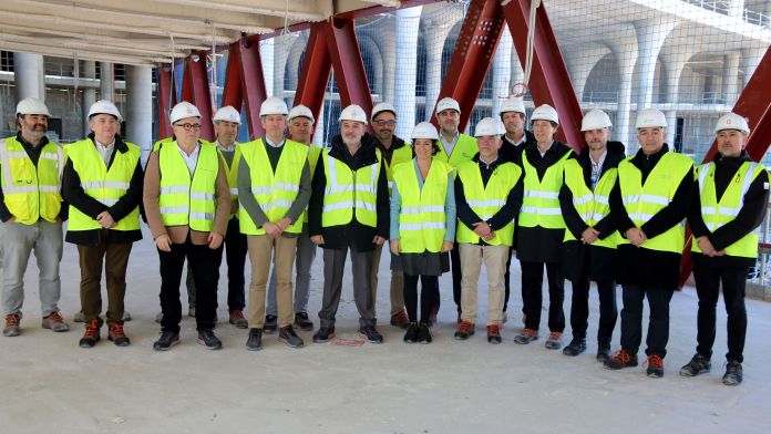 Las autoridades en la visita de obras al Hall Zero de Fira Gran Via, que se encuentra al 50% de ejecución | Jordi Bataller (ACN)