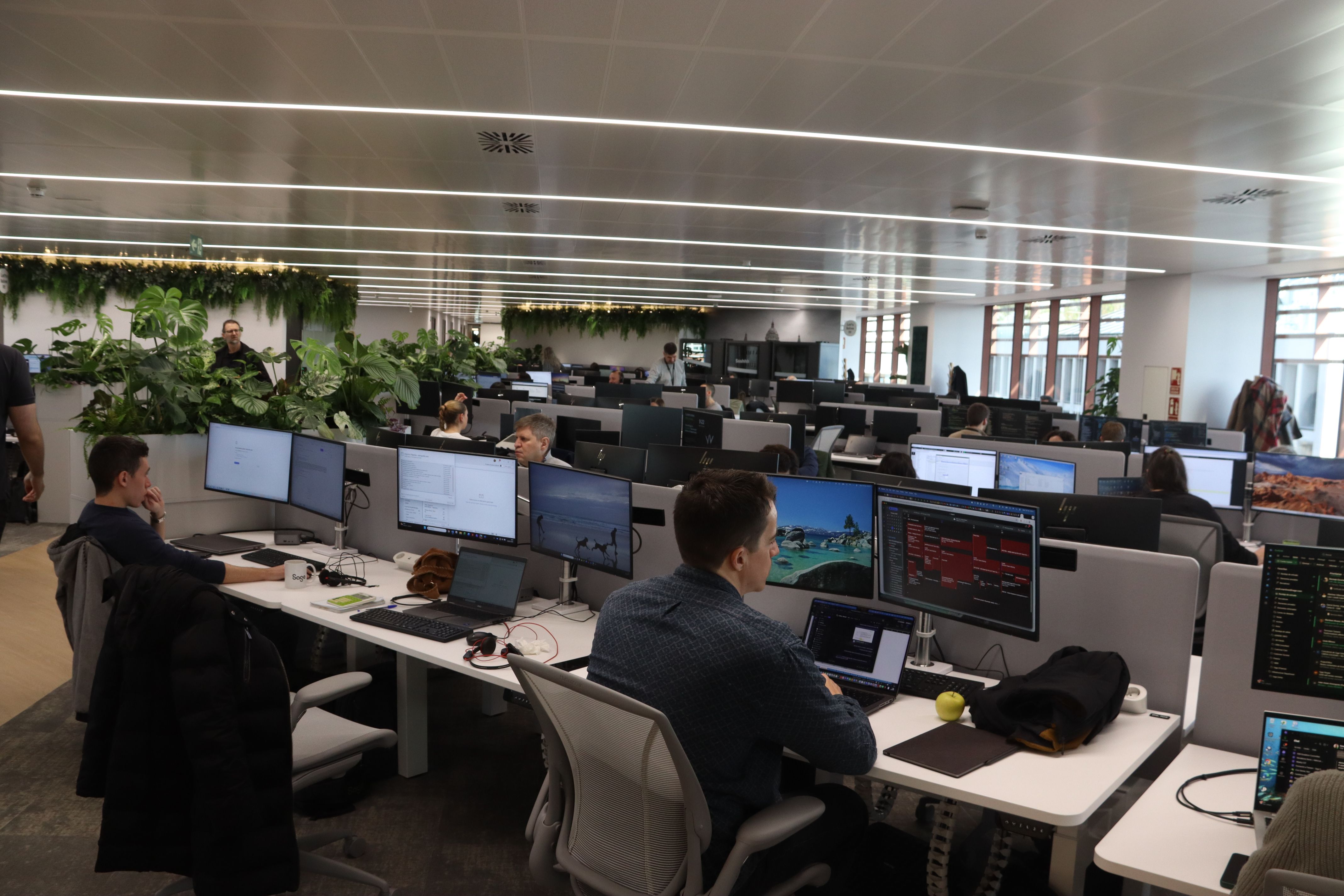 Las oficinas de la empresa de ‘software‘ Sage en el 22@ de Barcelona con decenas de trabajadores desarrollando software e inteligencia artificial (IA) | Gerard Escaich Folch (ACN)