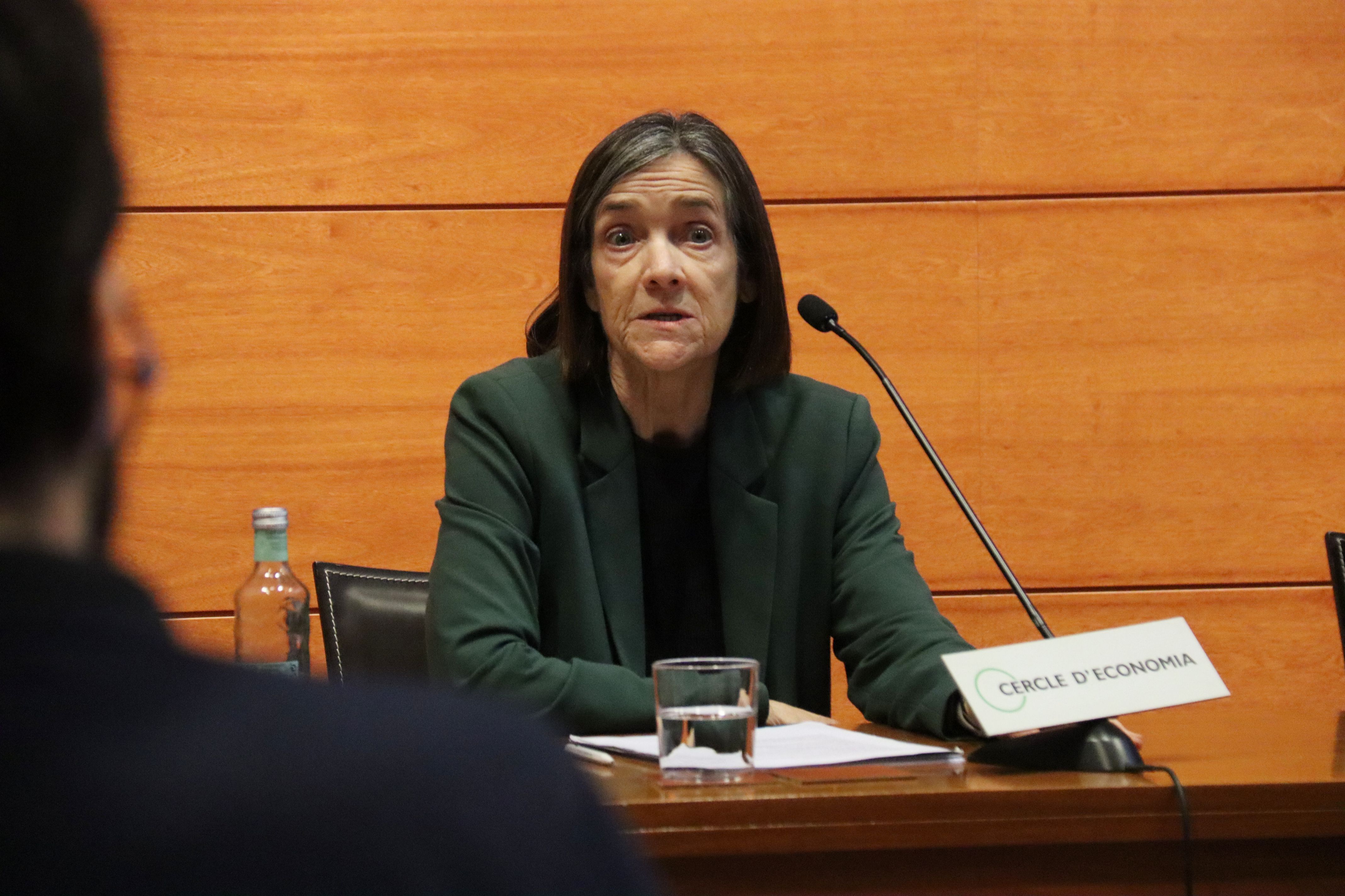 La presidenta del Cercle d'Economia, Teresa Garcia-Milà, en una roda de premsa | Aina Martí (ACN)