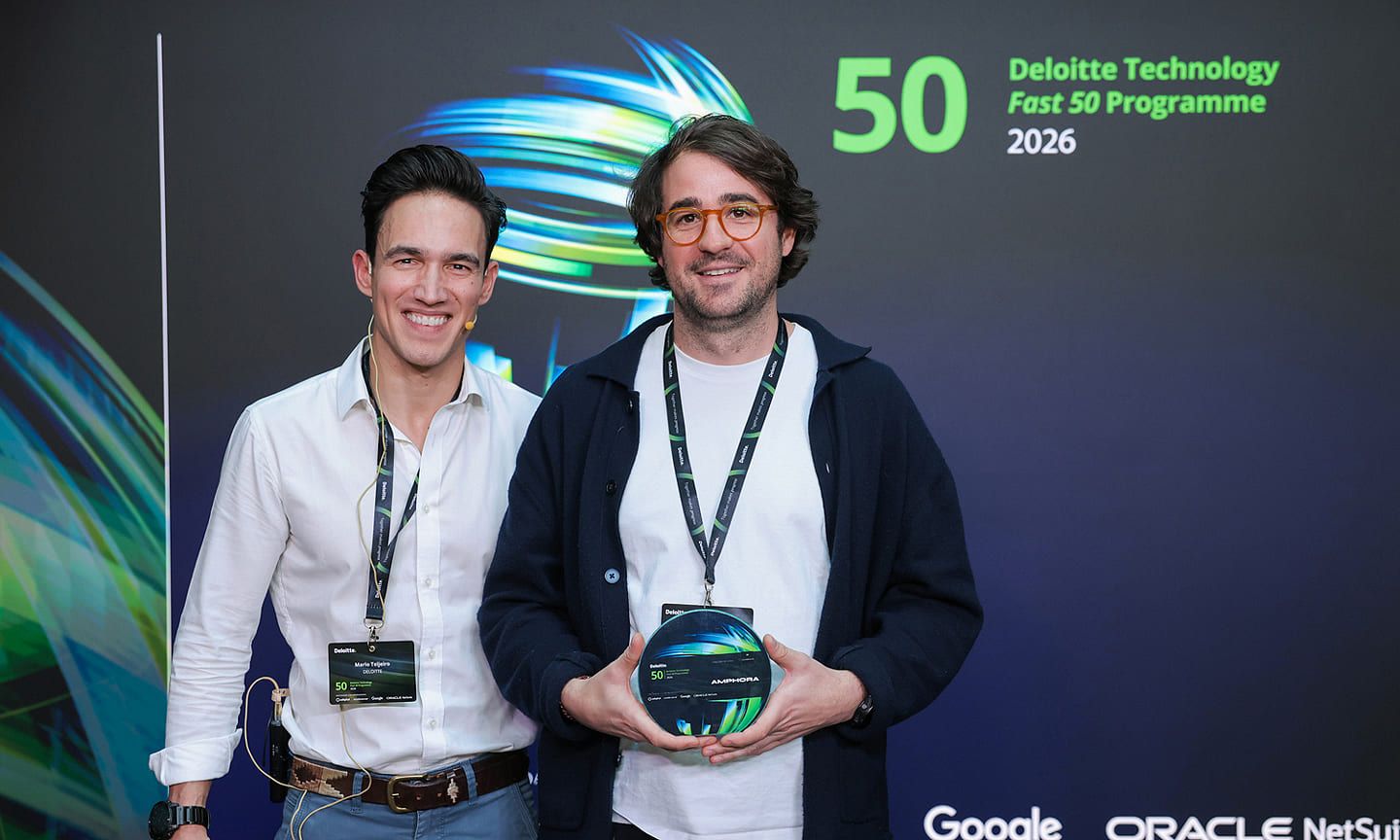 El director de M&A Tech y StartmeUp de Deloitte, Mario Teijeiro, con el CEO y cofundador de Amphora Logistics, Adrià Cortés | Deloitte