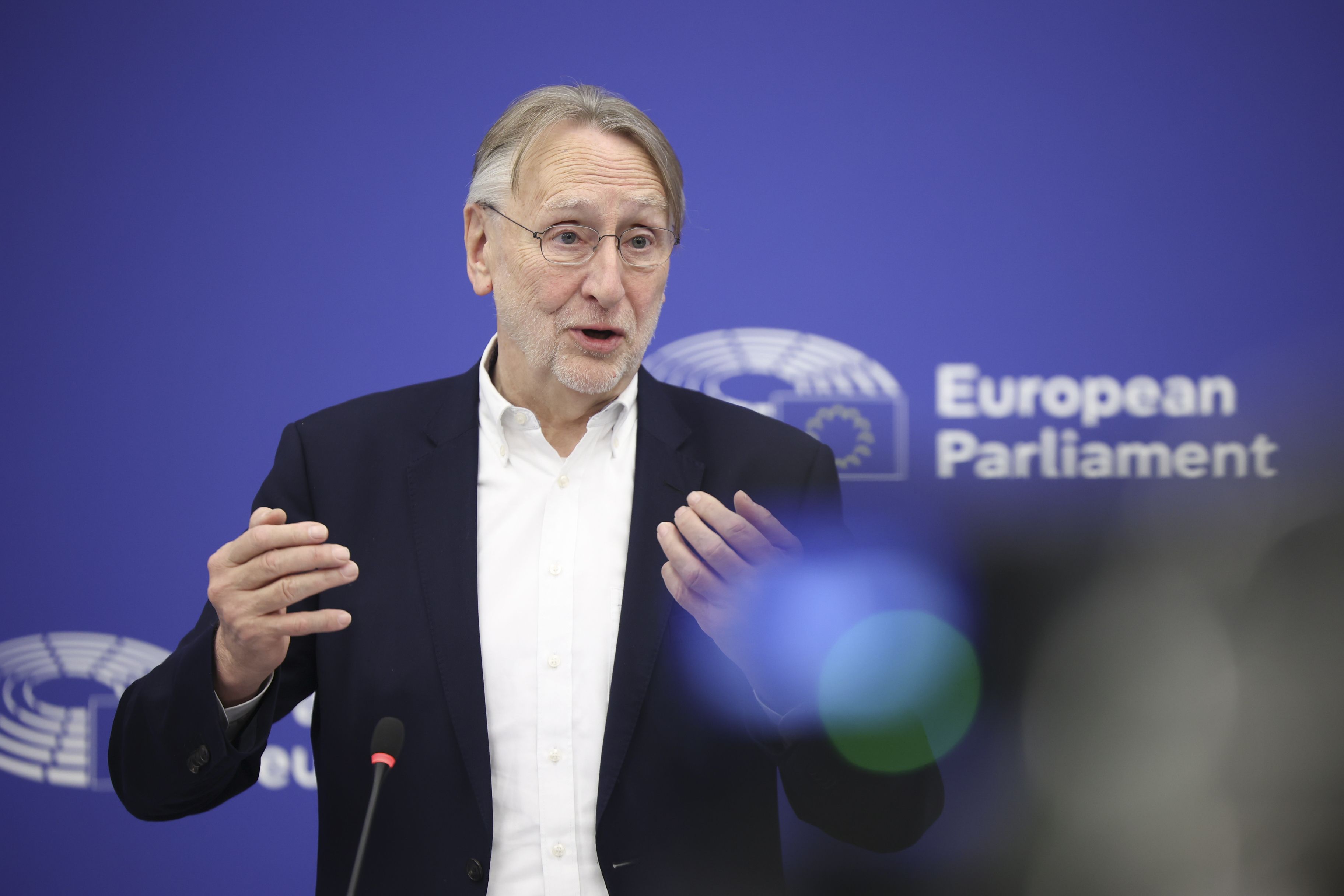 El president del comitè de Comerç Internacional de l’Eurocambra, l’eurodiputat socialdemòcrata Bernd Lange, en una roda de premsa | Parlament Europeu