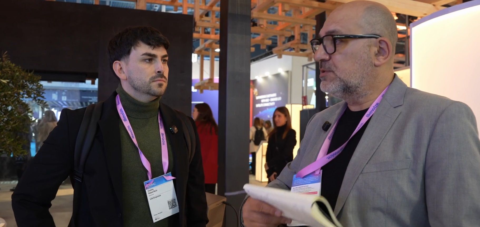 Carlos Rojas i Josep M Ganyet a l'estand de la MWCapital | VIA Empresa Carlos Rojas i Josep M Ganyet a l'estand de la MWCapital | VIA Empresa