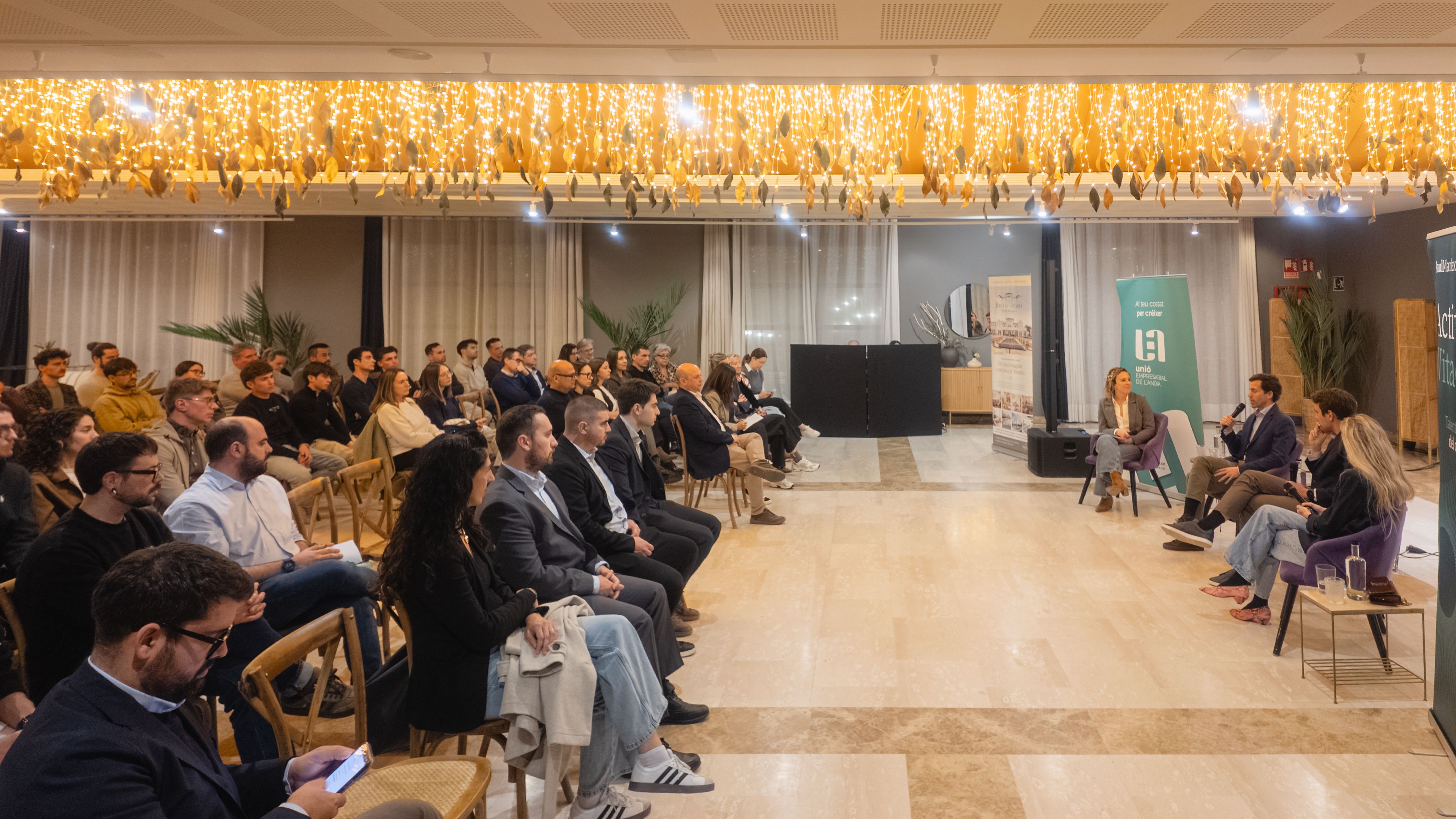 Joves emprenedors, els assistents principals a l'acte de la UEA | Cedida Joves emprenedors, els assistents principals a l'acte de la UEA | Cedida