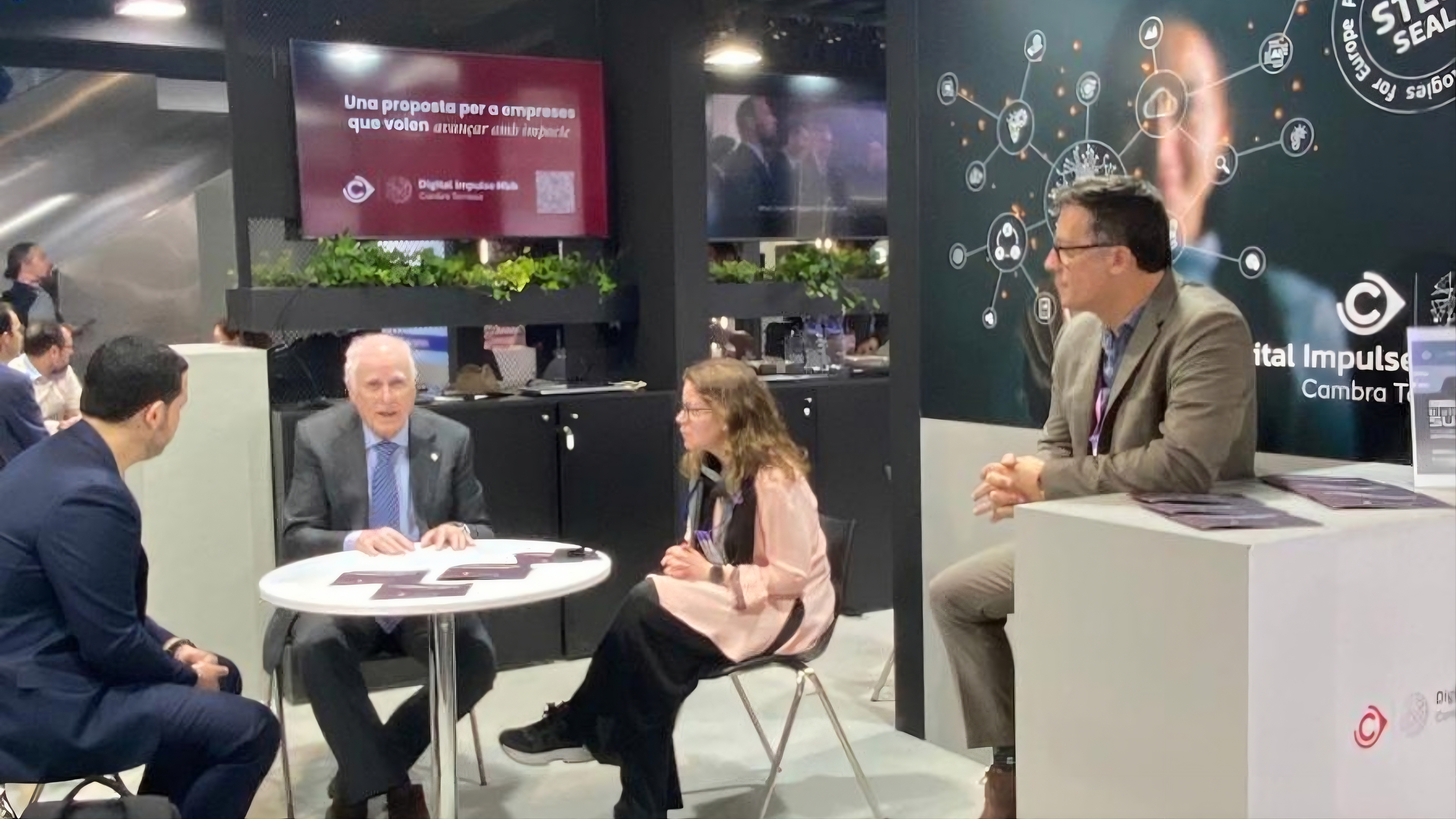 Ramon Talamàs i part de l'equip de la Cambra de Terrassa, al MWC 2026 | Cedida