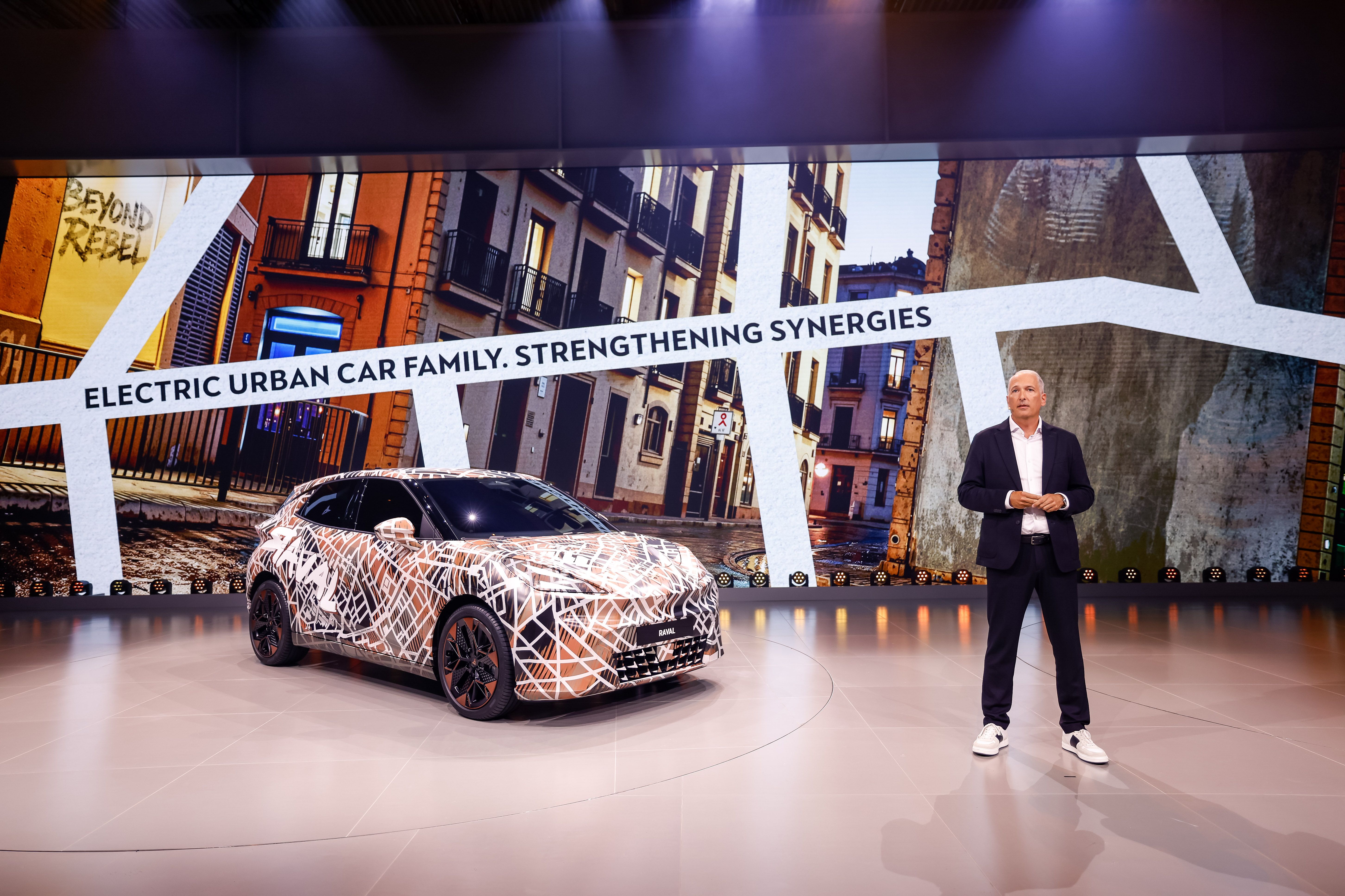 El conseller delegat de Seat, Markus Haupt, durant la presentació del Cupra Raval | Volkswagen AG