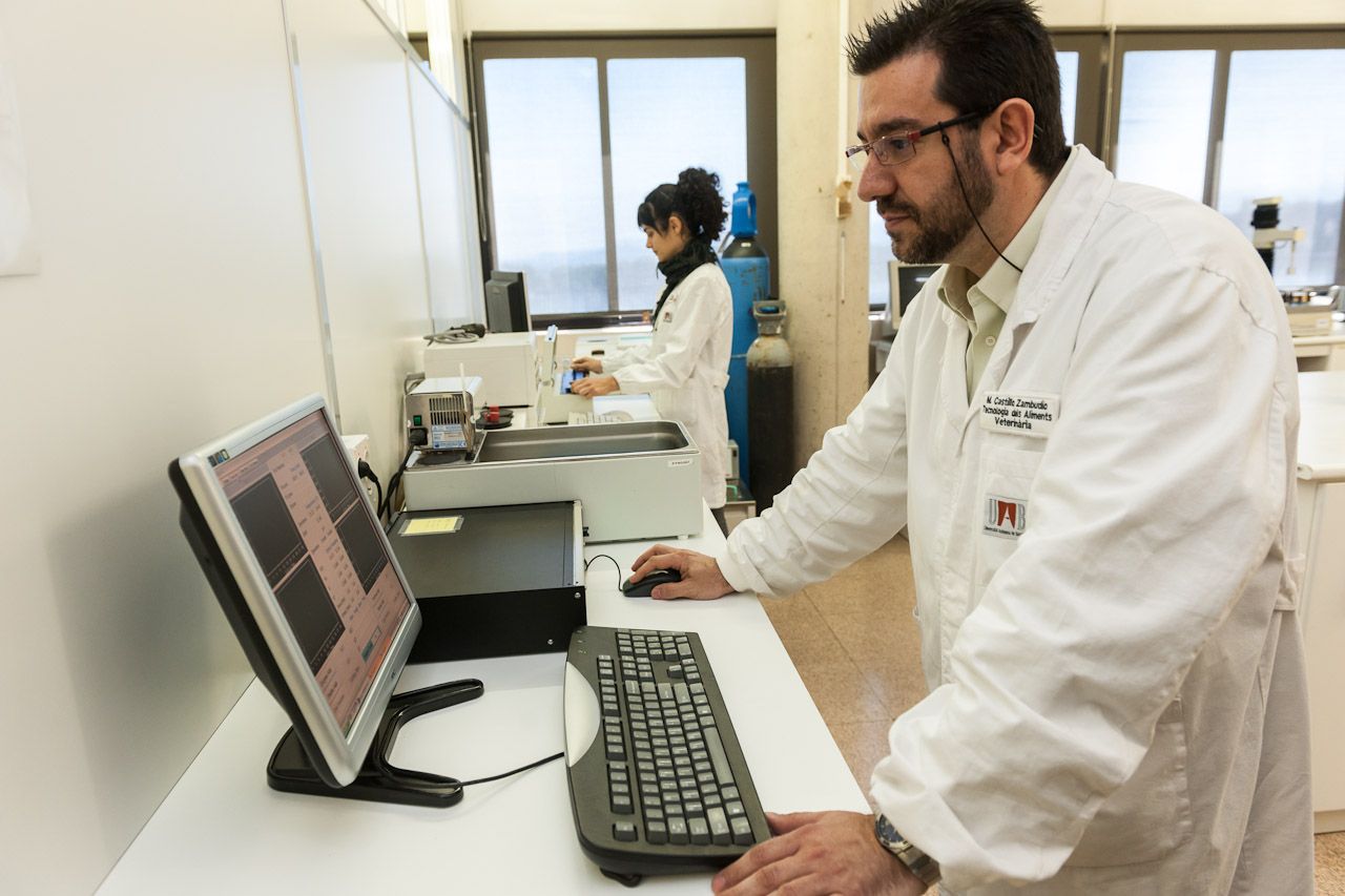 El fundador i futur CSO d’Opticmizing, Manuel Castillo, als laboratoris de la UAB | Cedida