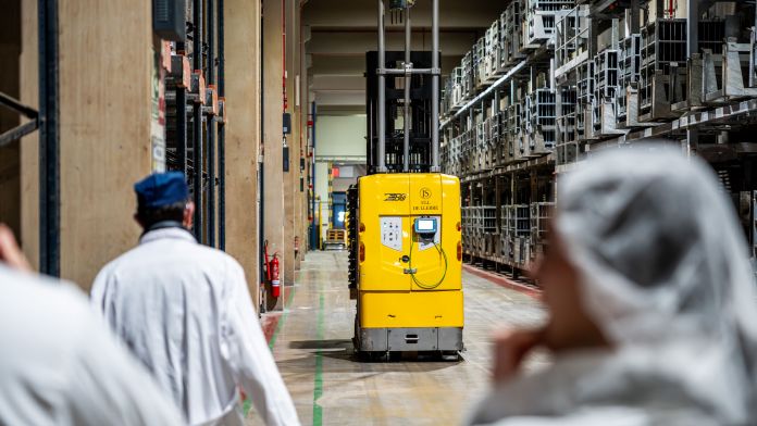 La robotització total del procés i l’automatització del magatzem mitjançant vehicles de guiatge làser