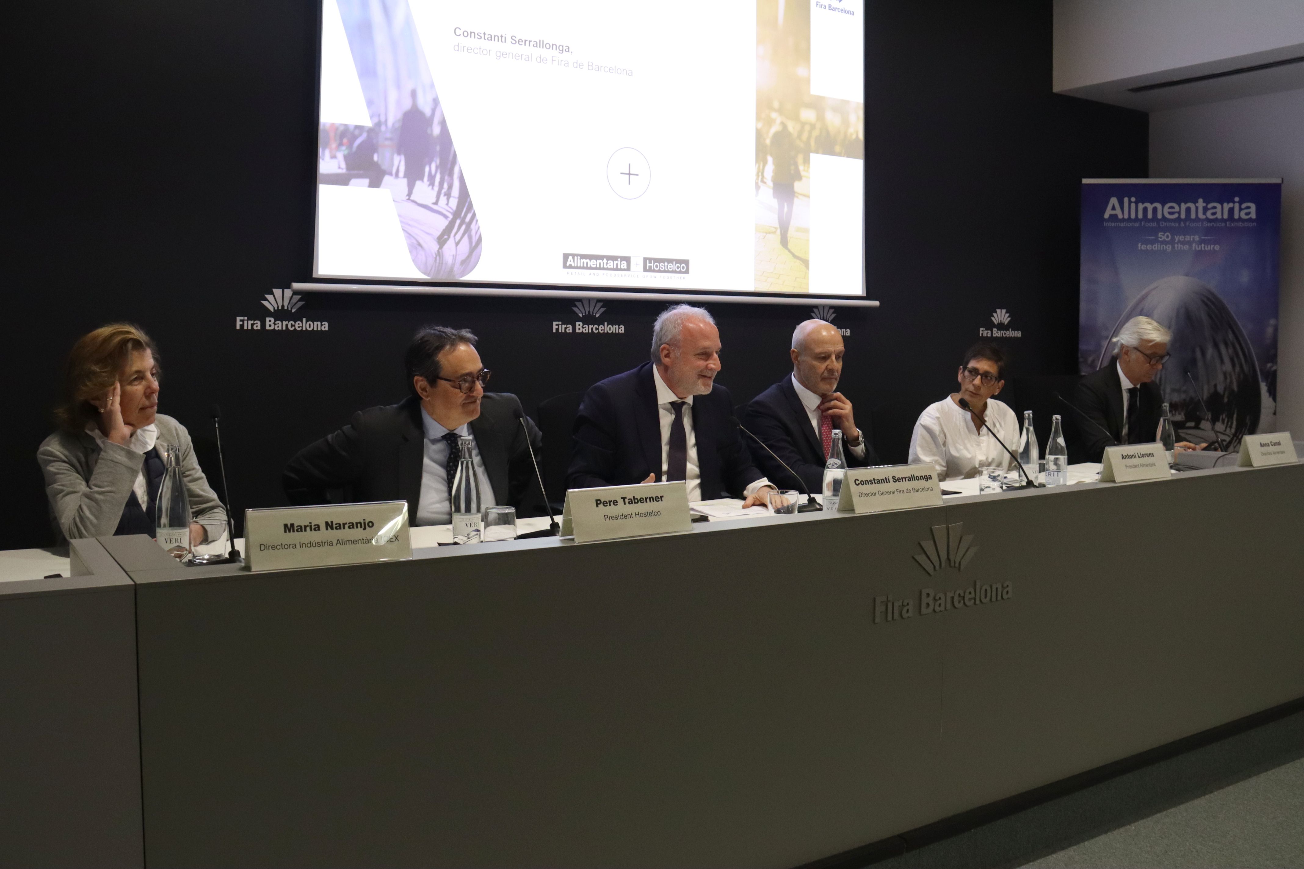 Constantí Serrallonga, director general de Fira; Antoni Llorens, president d'Alimentaria; Pere Taberner, president d´Hostelco; Anna Canal, directora d'Alimentaria; Ignacio Silva, president de FIAB | Aina Martí (ACN)