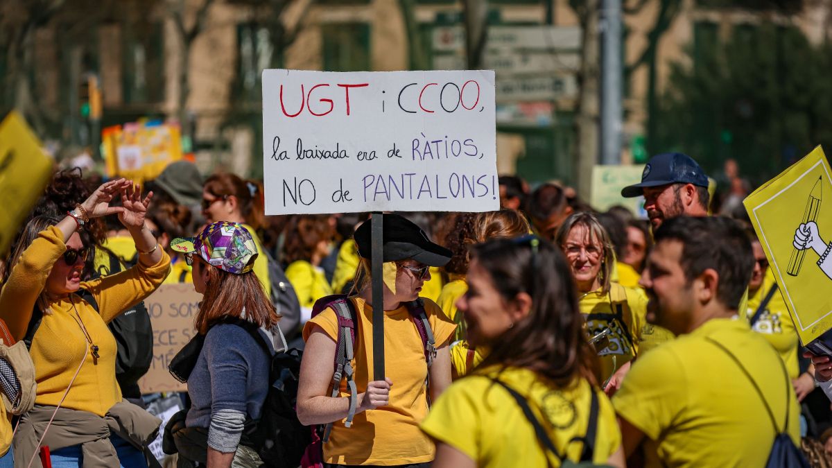 Los docentes se movilizan para exigir al Govern que vuelva a negociar ...