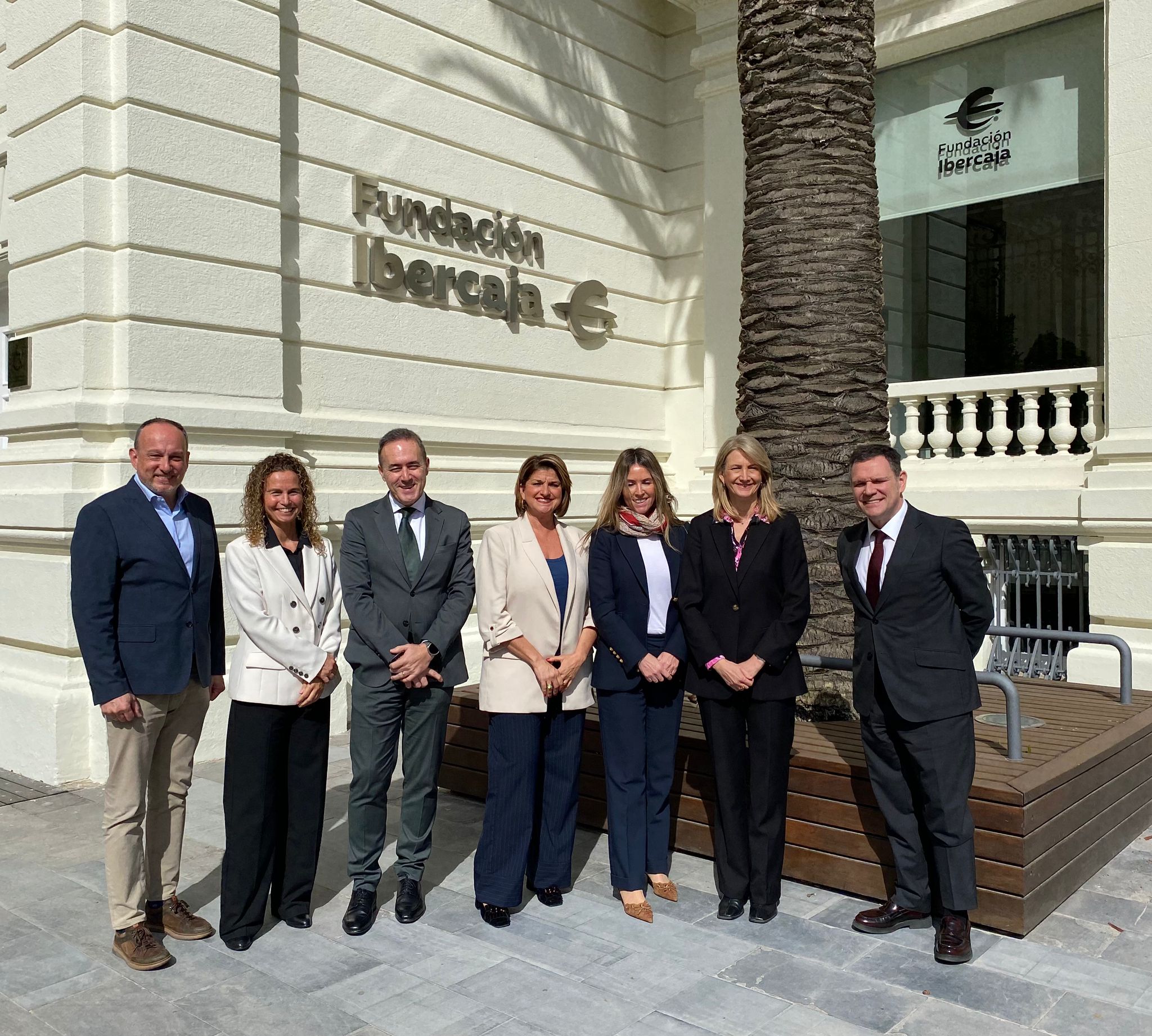 L'acte de signatura entre els membres de la Fundación Ibercaja i la Cambra de Comerç de Barcelona | Cedida