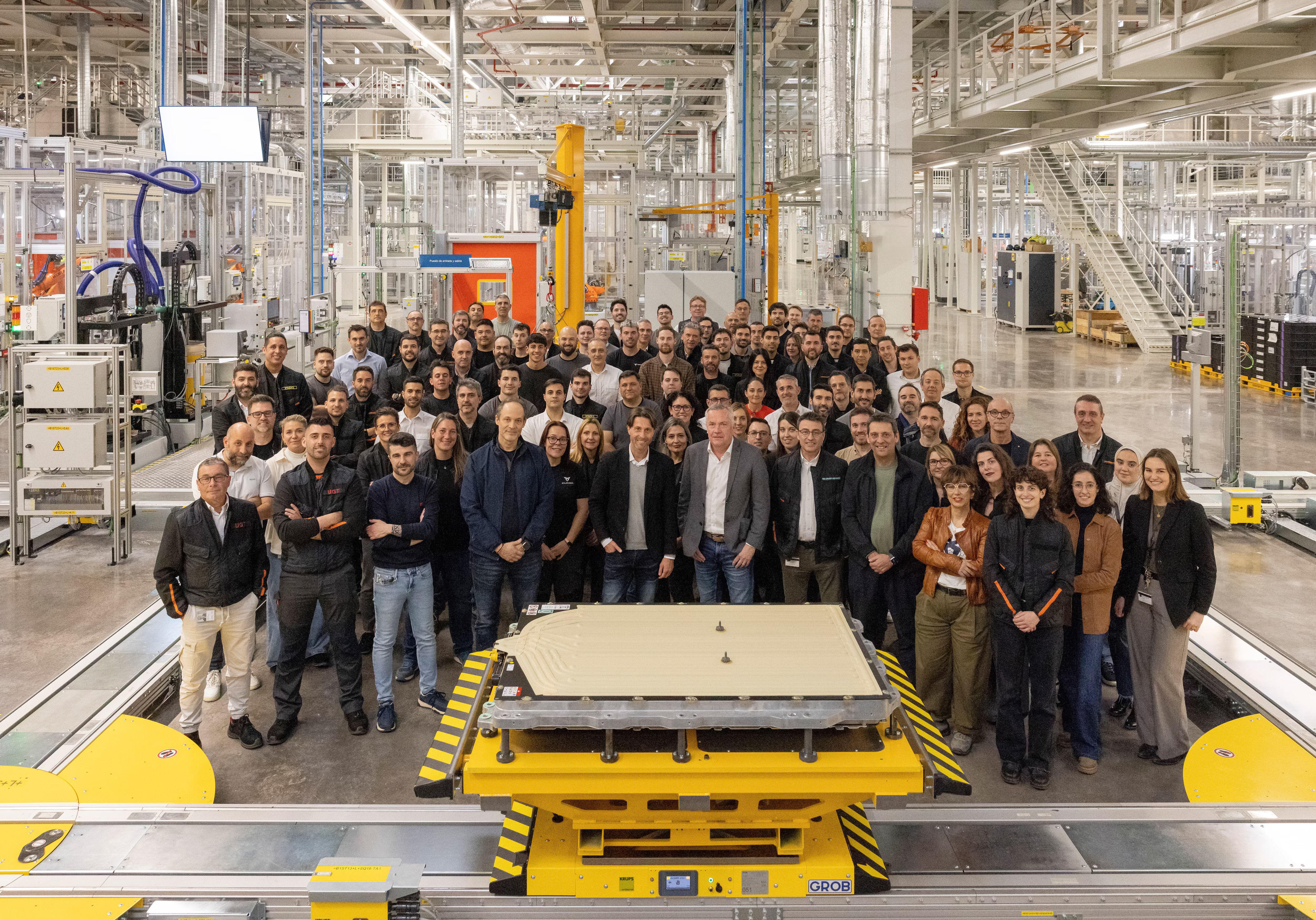 Foto de família de la fàbrica de Seat i Cupra a Martorell amb l'inici de l'assemblatge en sèrie del sistema de bateries del Cupra Raval i el Volkswagen ID.Polo | Seat Foto de família de la fàbrica de Seat i Cupra a Martorell amb l'inici de l'assemblatge en sèrie del sistema de bateries del Cupra Raval i el Volkswagen ID.Polo | Seat