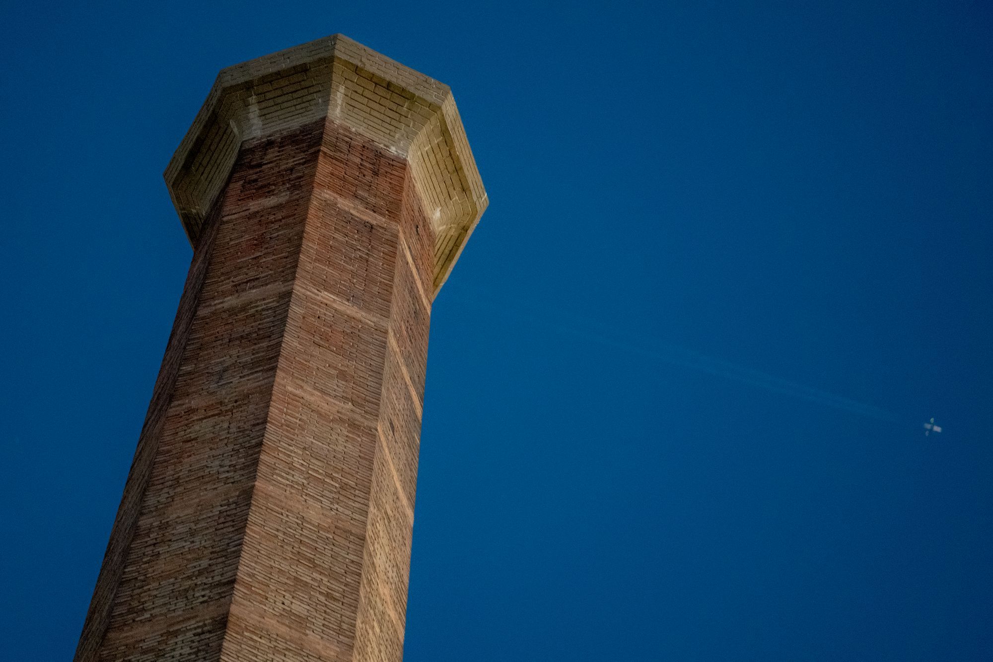 Xemeneia de l'Escola Industrial de Barcelona | Laura Guerrero (Imatges Barcelona)