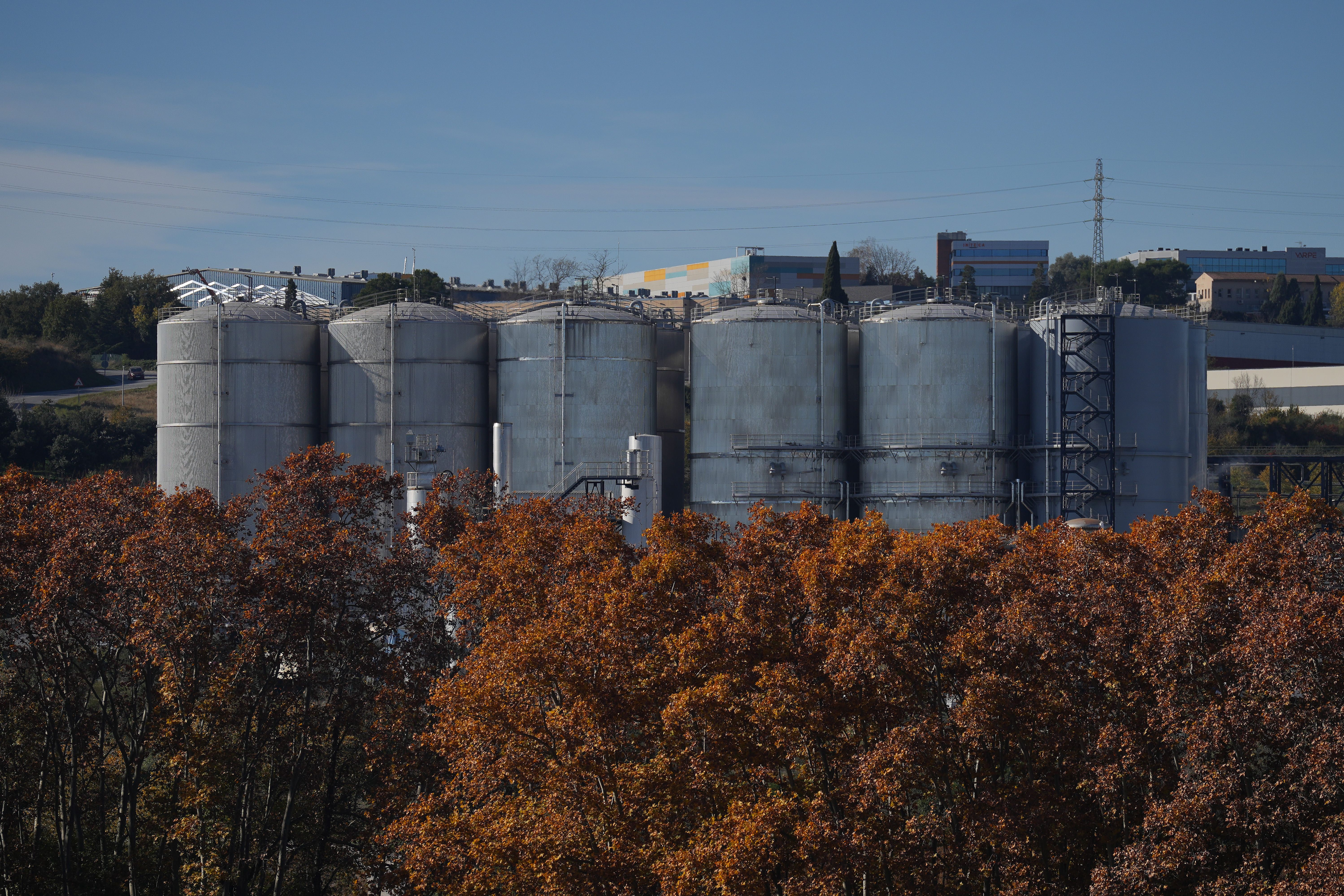Exterior d'una refineria a Santa Perpètua de Mogoda | Europa Press