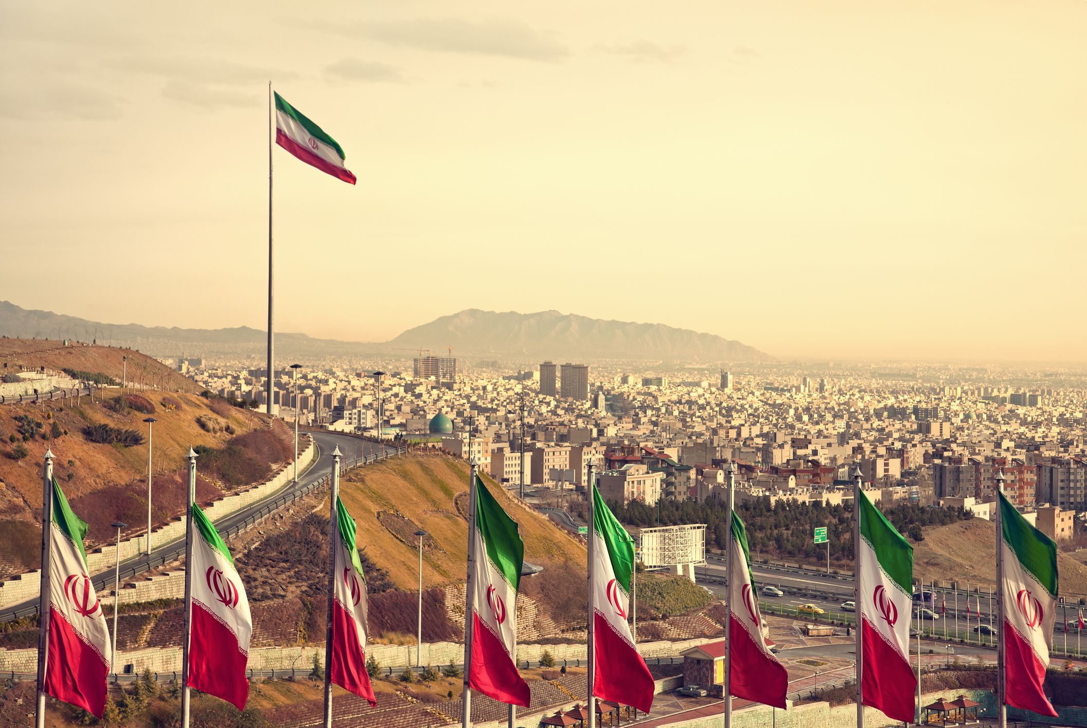 Una filera de banderes de l'Iran a Teheran | iStock Una filera de banderes de l'Iran a Teheran | iStock