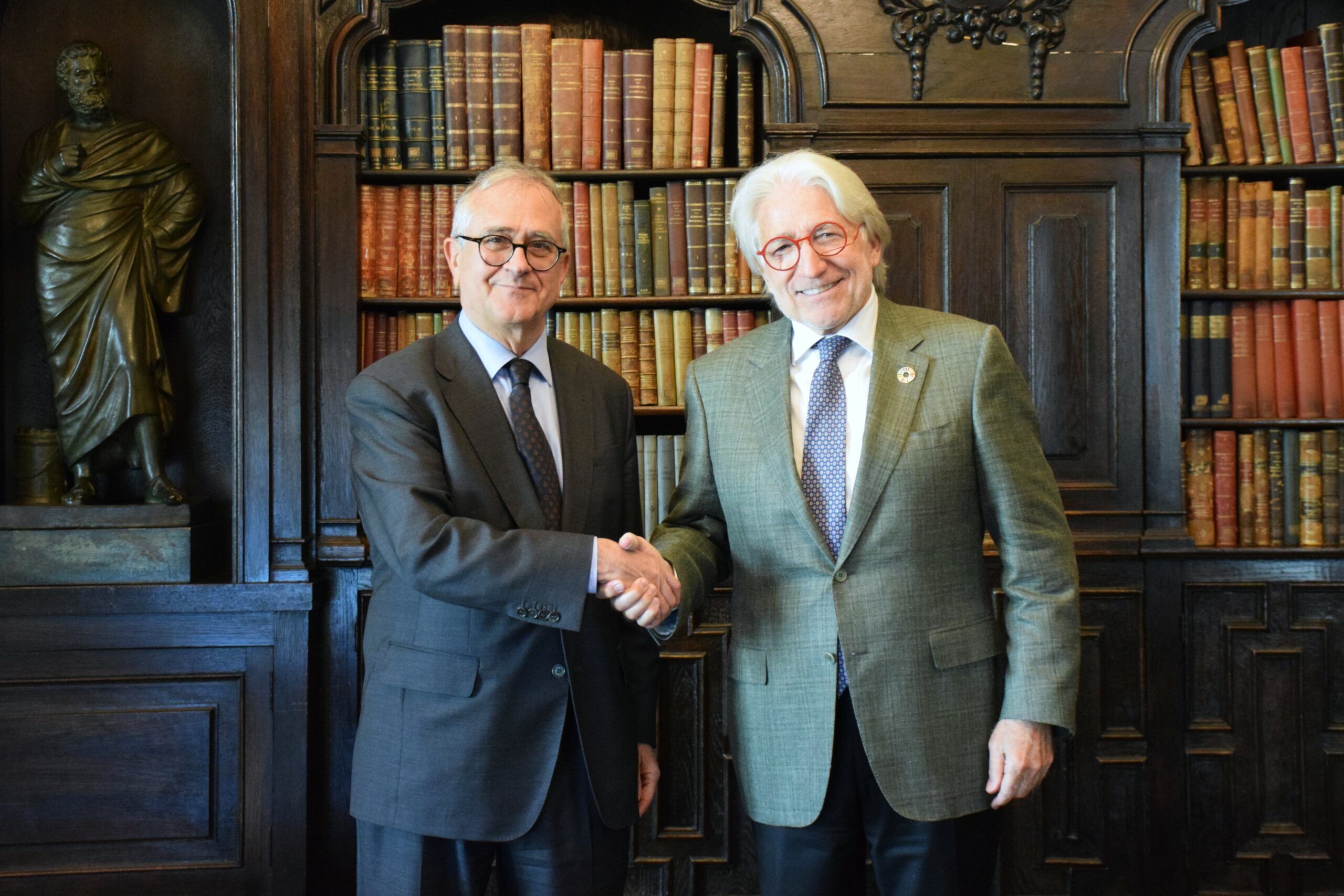 D'esquerra a dreta, Carlos Cabrera, president de l'Institut Cerdà, i Josep Sánchez Llibre, president de Foment del Treball | Cedida