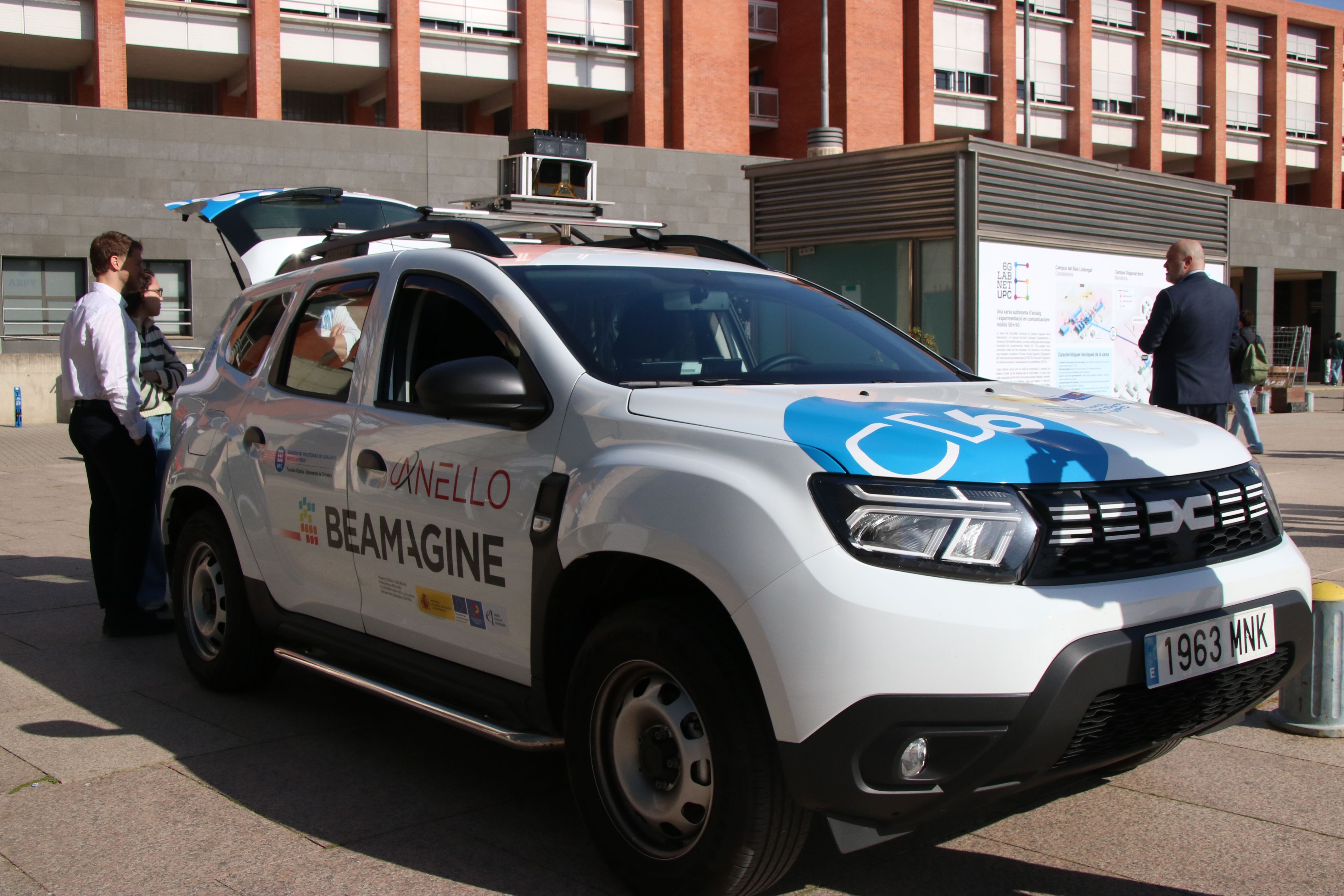 El vehículo de pruebas creado por los investigadores de la UPC | Albert Hernàndez Ventós (ACN)